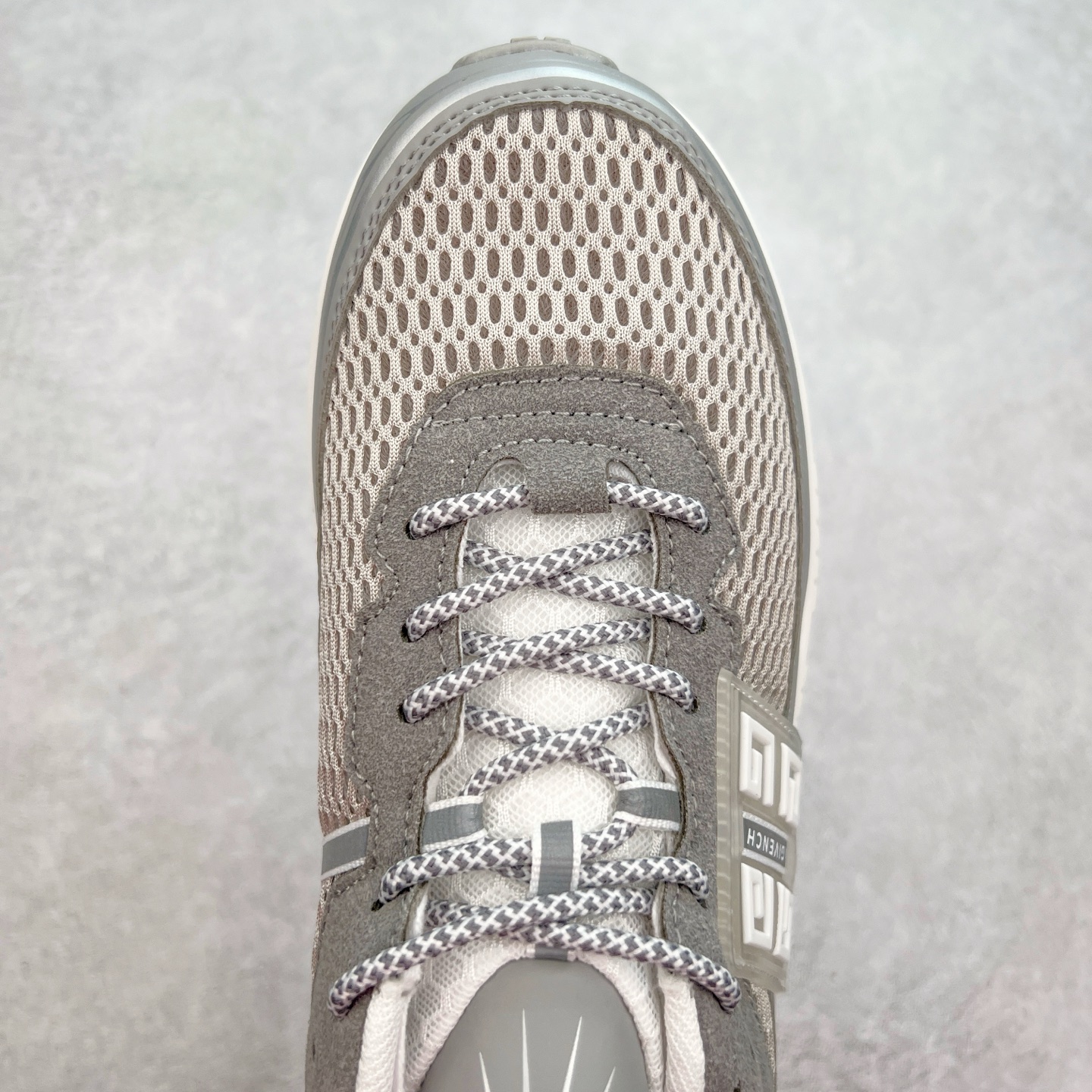 图片[4]-Givenchy 纪梵希 圆头系带低帮复古真皮百搭运动休闲板鞋 采用全粒面头层牛皮革鞋面材质 正确吸汗网布贴合PU高弹发泡增高鞋垫 独家开发组合TR光泽耐韧隔色橡胶鞋底 尺码：36 37 38 39 40 41 42 43 44 45-选品中心