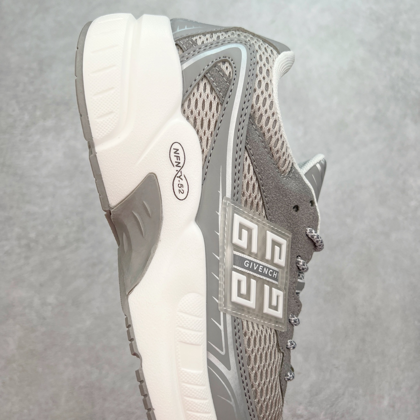 图片[6]-Givenchy 纪梵希 圆头系带低帮复古真皮百搭运动休闲板鞋 采用全粒面头层牛皮革鞋面材质 正确吸汗网布贴合PU高弹发泡增高鞋垫 独家开发组合TR光泽耐韧隔色橡胶鞋底 尺码：36 37 38 39 40 41 42 43 44 45-选品中心