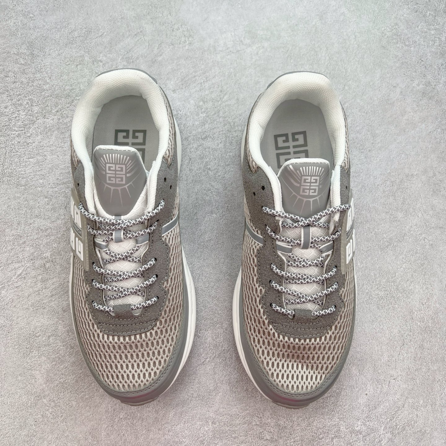 图片[2]-Givenchy 纪梵希 圆头系带低帮复古真皮百搭运动休闲板鞋 采用全粒面头层牛皮革鞋面材质 正确吸汗网布贴合PU高弹发泡增高鞋垫 独家开发组合TR光泽耐韧隔色橡胶鞋底 尺码：36 37 38 39 40 41 42 43 44 45-选品中心