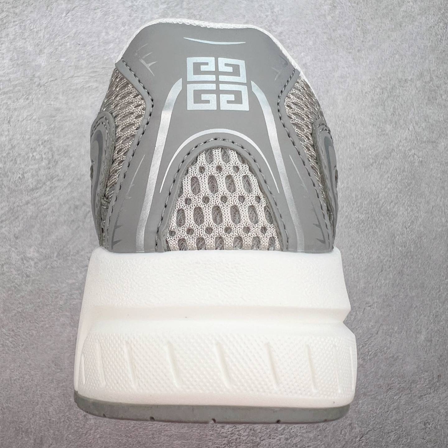 图片[8]-Givenchy 纪梵希 圆头系带低帮复古真皮百搭运动休闲板鞋 采用全粒面头层牛皮革鞋面材质 正确吸汗网布贴合PU高弹发泡增高鞋垫 独家开发组合TR光泽耐韧隔色橡胶鞋底 尺码：36 37 38 39 40 41 42 43 44 45-选品中心