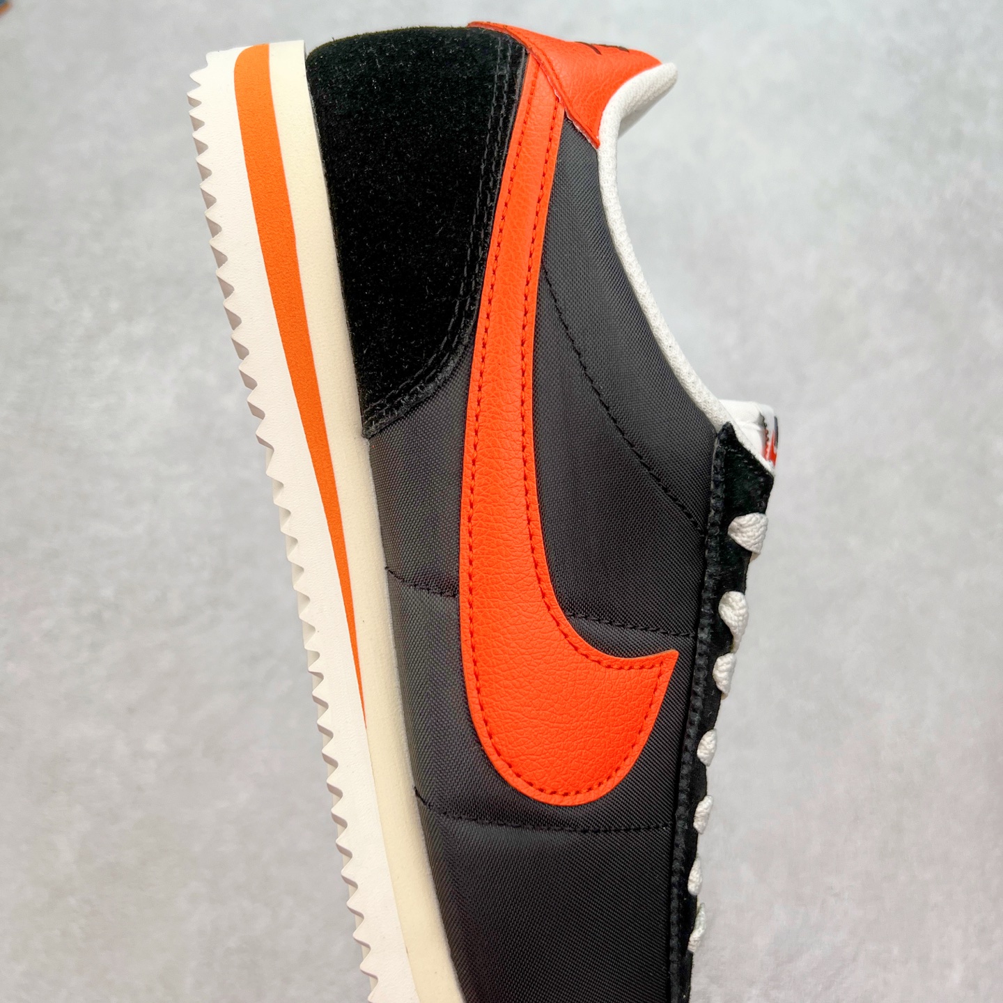 图片[6]-＃JC纯原 NK Classic Cortez Leather 阿甘复古初代皮革慢跑鞋 HF0263-003 实体平台指令订单 全套原纸板楦头开发 原厂数据大底磨具 一比一鞋头弧度高度鞋身弧度 细节品控鞋型随意对比 正确烫金高频细节 公司级标准检验QC 区分市面一切版本 完美复刻阿甘复古鞋型 尺码：35.5 36 36.5 37.5 38 38.5 39 40 40.5 41 42 42.5 43 44 45-选品中心