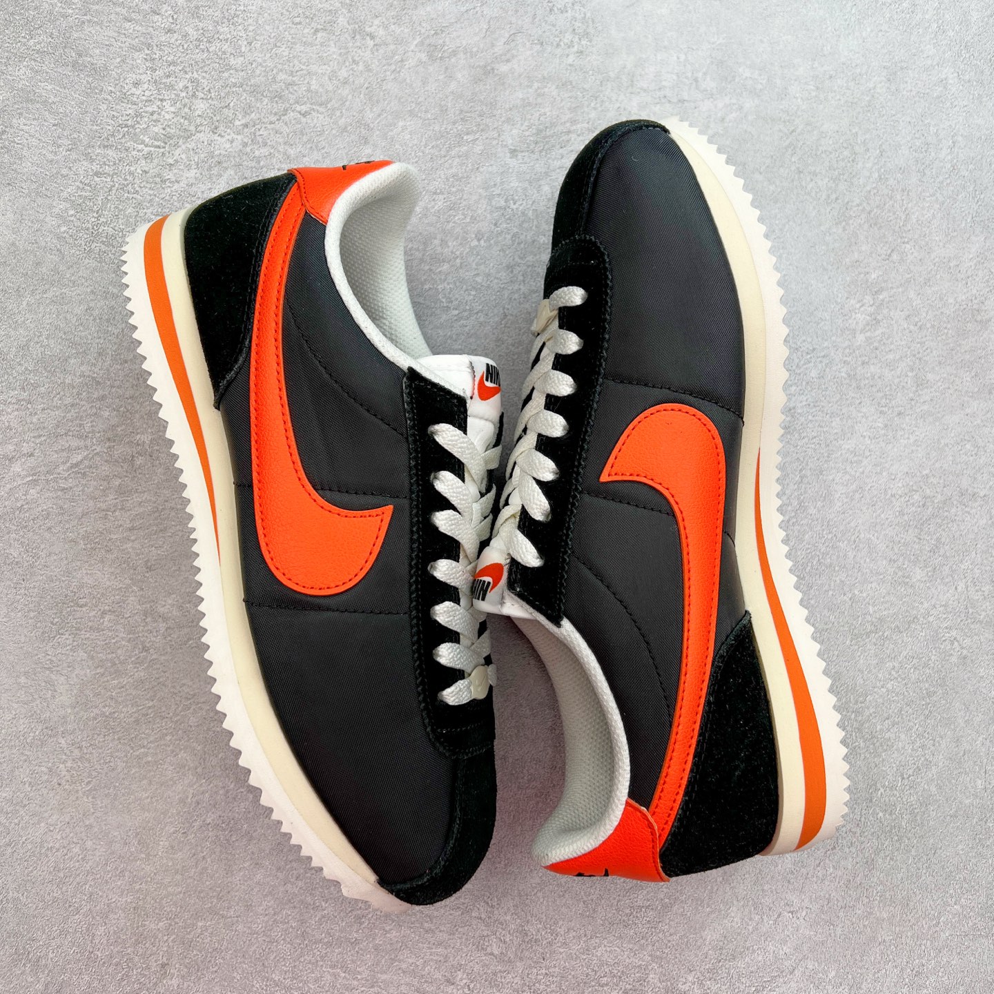 图片[3]-＃JC纯原 NK Classic Cortez Leather 阿甘复古初代皮革慢跑鞋 HF0263-003 实体平台指令订单 全套原纸板楦头开发 原厂数据大底磨具 一比一鞋头弧度高度鞋身弧度 细节品控鞋型随意对比 正确烫金高频细节 公司级标准检验QC 区分市面一切版本 完美复刻阿甘复古鞋型 尺码：35.5 36 36.5 37.5 38 38.5 39 40 40.5 41 42 42.5 43 44 45-选品中心