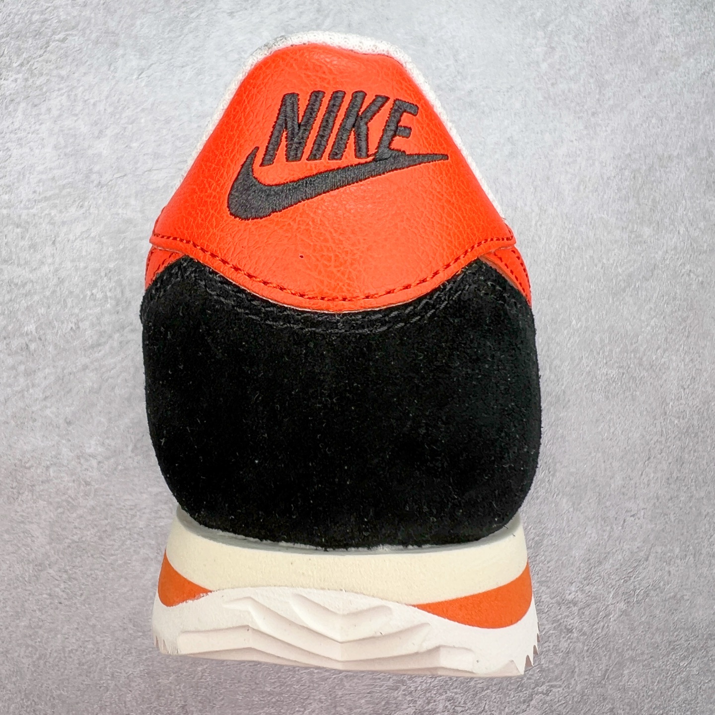 图片[8]-＃JC纯原 NK Classic Cortez Leather 阿甘复古初代皮革慢跑鞋 HF0263-003 实体平台指令订单 全套原纸板楦头开发 原厂数据大底磨具 一比一鞋头弧度高度鞋身弧度 细节品控鞋型随意对比 正确烫金高频细节 公司级标准检验QC 区分市面一切版本 完美复刻阿甘复古鞋型 尺码：35.5 36 36.5 37.5 38 38.5 39 40 40.5 41 42 42.5 43 44 45-选品中心