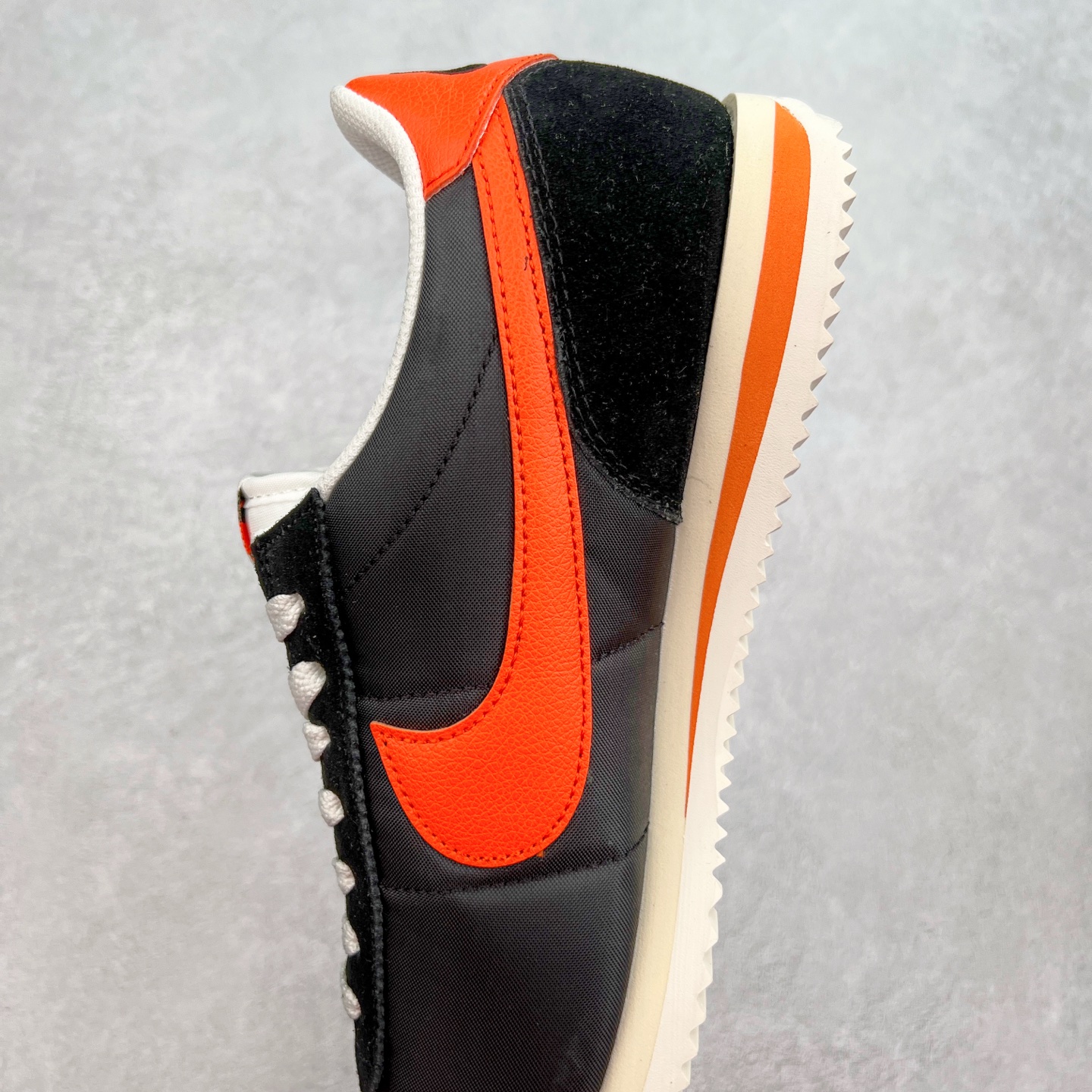 图片[7]-＃JC纯原 NK Classic Cortez Leather 阿甘复古初代皮革慢跑鞋 HF0263-003 实体平台指令订单 全套原纸板楦头开发 原厂数据大底磨具 一比一鞋头弧度高度鞋身弧度 细节品控鞋型随意对比 正确烫金高频细节 公司级标准检验QC 区分市面一切版本 完美复刻阿甘复古鞋型 尺码：35.5 36 36.5 37.5 38 38.5 39 40 40.5 41 42 42.5 43 44 45-选品中心