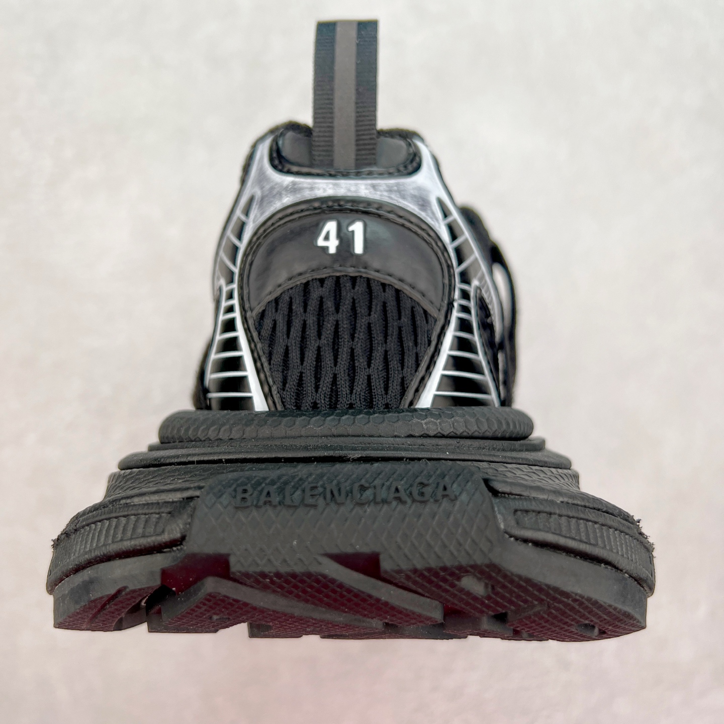 图片[8]-＃VG零售版 BALENCIAGA 3XL Sneakers 巴黎世家十代网布系带低帮走秀复古老爹鞋 全套原纸板楦头开发 最原汁原味的灵魂版型 全鞋荧光划线卡点 胶水把控整洁度追求极致完美 每一双都是工艺品 多重QC质检 超越公司货的品控标准 实实在在的免检产品 原盒原配 正确字体电绣 粗细、位置、大小正确 侧边TPU 透气孔匹配意产原版 正确分离大底 TPU软底 原版一致大底LOGO 立体感十足 原厂皮料水洗做旧 采购原厂网纱 不含皮革 网布材料和聚氨酯 磨损效果 鞋头边缘和后帮 Balenciaga 徽标 鞋面和后跟凸印尺码 鞋舌 3XL 橡胶品牌标识和反光细节 鞋帮拉袢和鞋舌拉祥 配反光细节 备用鞋带在鞋履前侧 可在穿着前取下 便于不同造型搭配 正常尺码 尺码：35 36 37 38 39 40 41 42 43 44 45 46-选品中心