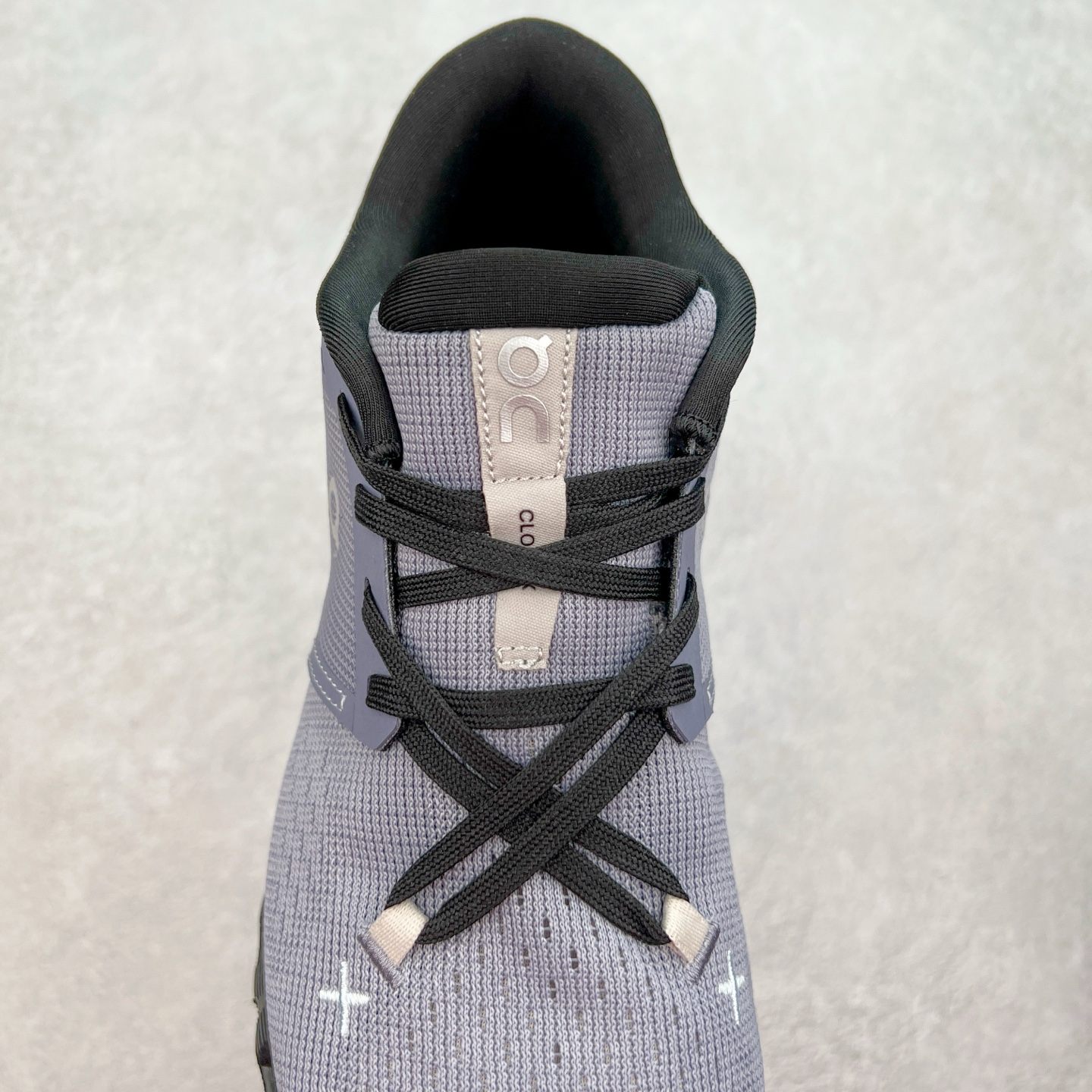 图片[5]-On Cloudsurfer Next 舒适百搭防滑耐磨低帮休闲跑步鞋 昂跑运动品牌 开创于2010年 缓震着陆、强效回弹、轻柔质感的设计构思始终是ON研制关键 与此同时基于“为全球提供革新性的跑步感受”信念 陆续推出了多款跑鞋及其以专业运动人体跑步工程学为设计关键的功能性跑步服饰设备 让跑者不费力气地畅快畅跑 尺码：36 36.5 37.5 38 38.5 39 40 40.5 41 42 42.5 43 44 44.5 45-选品中心