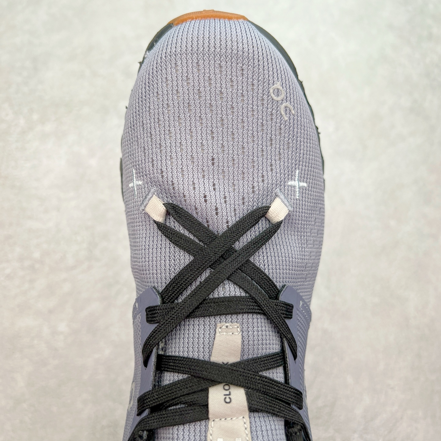 图片[4]-On Cloudsurfer Next 舒适百搭防滑耐磨低帮休闲跑步鞋 昂跑运动品牌 开创于2010年 缓震着陆、强效回弹、轻柔质感的设计构思始终是ON研制关键 与此同时基于“为全球提供革新性的跑步感受”信念 陆续推出了多款跑鞋及其以专业运动人体跑步工程学为设计关键的功能性跑步服饰设备 让跑者不费力气地畅快畅跑 尺码：36 36.5 37.5 38 38.5 39 40 40.5 41 42 42.5 43 44 44.5 45-选品中心