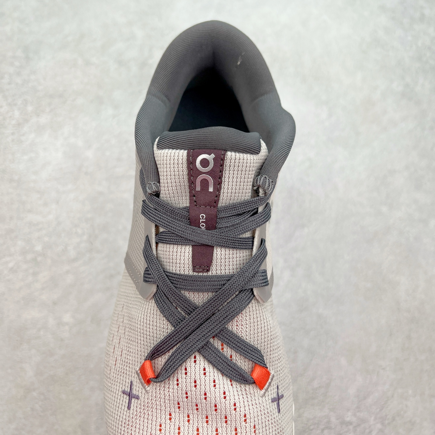 图片[5]-On Cloudsurfer Next 舒适百搭防滑耐磨低帮休闲跑步鞋 昂跑运动品牌 开创于2010年 缓震着陆、强效回弹、轻柔质感的设计构思始终是ON研制关键 与此同时基于“为全球提供革新性的跑步感受”信念 陆续推出了多款跑鞋及其以专业运动人体跑步工程学为设计关键的功能性跑步服饰设备 让跑者不费力气地畅快畅跑 尺码：36 36.5 37.5 38 38.5 39 40 40.5 41 42 42.5 43 44 44.5 45-选品中心