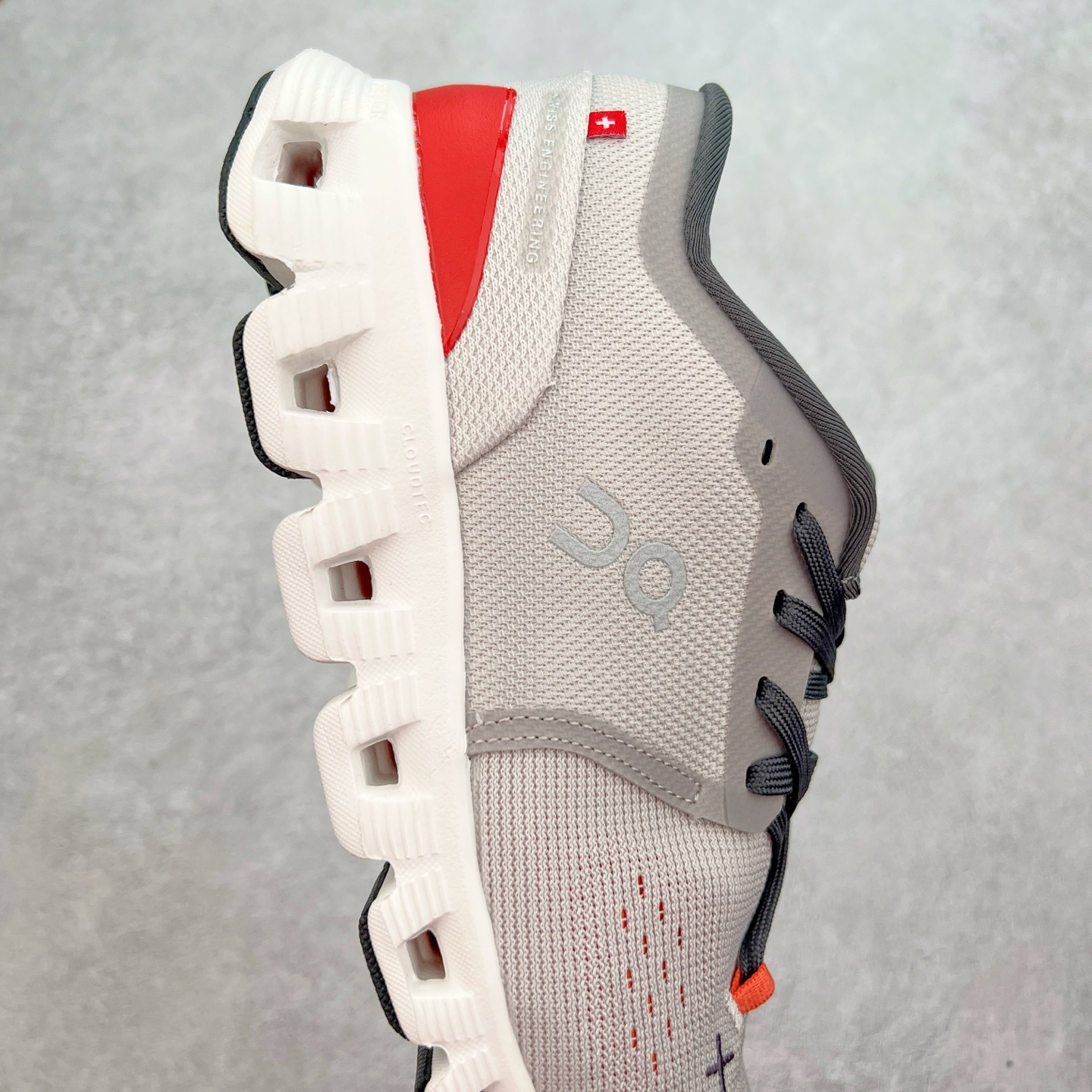 图片[6]-On Cloudsurfer Next 舒适百搭防滑耐磨低帮休闲跑步鞋 昂跑运动品牌 开创于2010年 缓震着陆、强效回弹、轻柔质感的设计构思始终是ON研制关键 与此同时基于“为全球提供革新性的跑步感受”信念 陆续推出了多款跑鞋及其以专业运动人体跑步工程学为设计关键的功能性跑步服饰设备 让跑者不费力气地畅快畅跑 尺码：36 36.5 37.5 38 38.5 39 40 40.5 41 42 42.5 43 44 44.5 45-选品中心