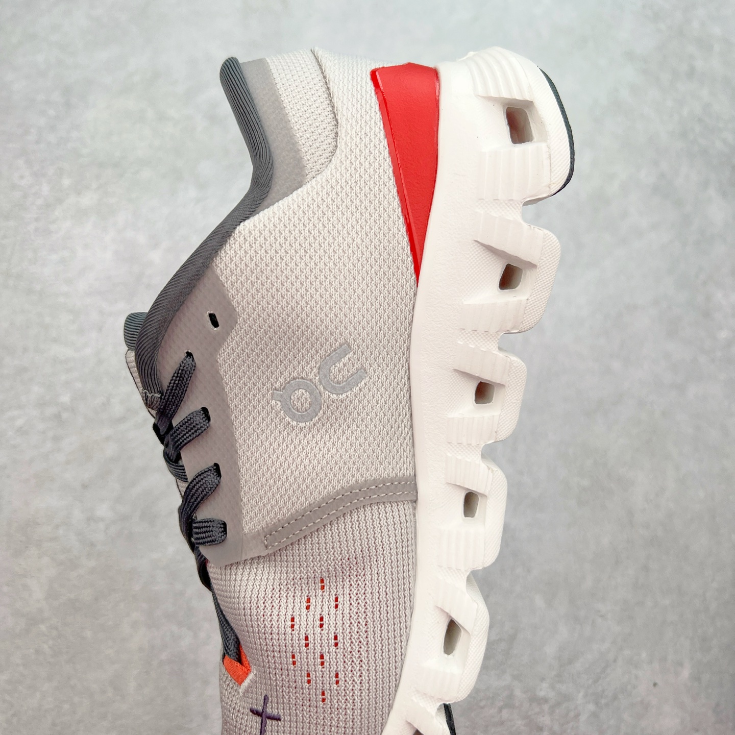 图片[7]-On Cloudsurfer Next 舒适百搭防滑耐磨低帮休闲跑步鞋 昂跑运动品牌 开创于2010年 缓震着陆、强效回弹、轻柔质感的设计构思始终是ON研制关键 与此同时基于“为全球提供革新性的跑步感受”信念 陆续推出了多款跑鞋及其以专业运动人体跑步工程学为设计关键的功能性跑步服饰设备 让跑者不费力气地畅快畅跑 尺码：36 36.5 37.5 38 38.5 39 40 40.5 41 42 42.5 43 44 44.5 45-选品中心