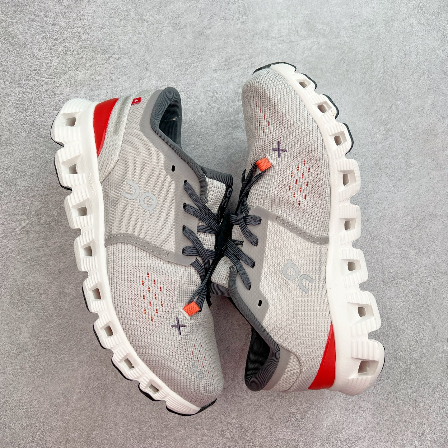 图片[3]-On Cloudsurfer Next 舒适百搭防滑耐磨低帮休闲跑步鞋 昂跑运动品牌 开创于2010年 缓震着陆、强效回弹、轻柔质感的设计构思始终是ON研制关键 与此同时基于“为全球提供革新性的跑步感受”信念 陆续推出了多款跑鞋及其以专业运动人体跑步工程学为设计关键的功能性跑步服饰设备 让跑者不费力气地畅快畅跑 尺码：36 36.5 37.5 38 38.5 39 40 40.5 41 42 42.5 43 44 44.5 45-选品中心