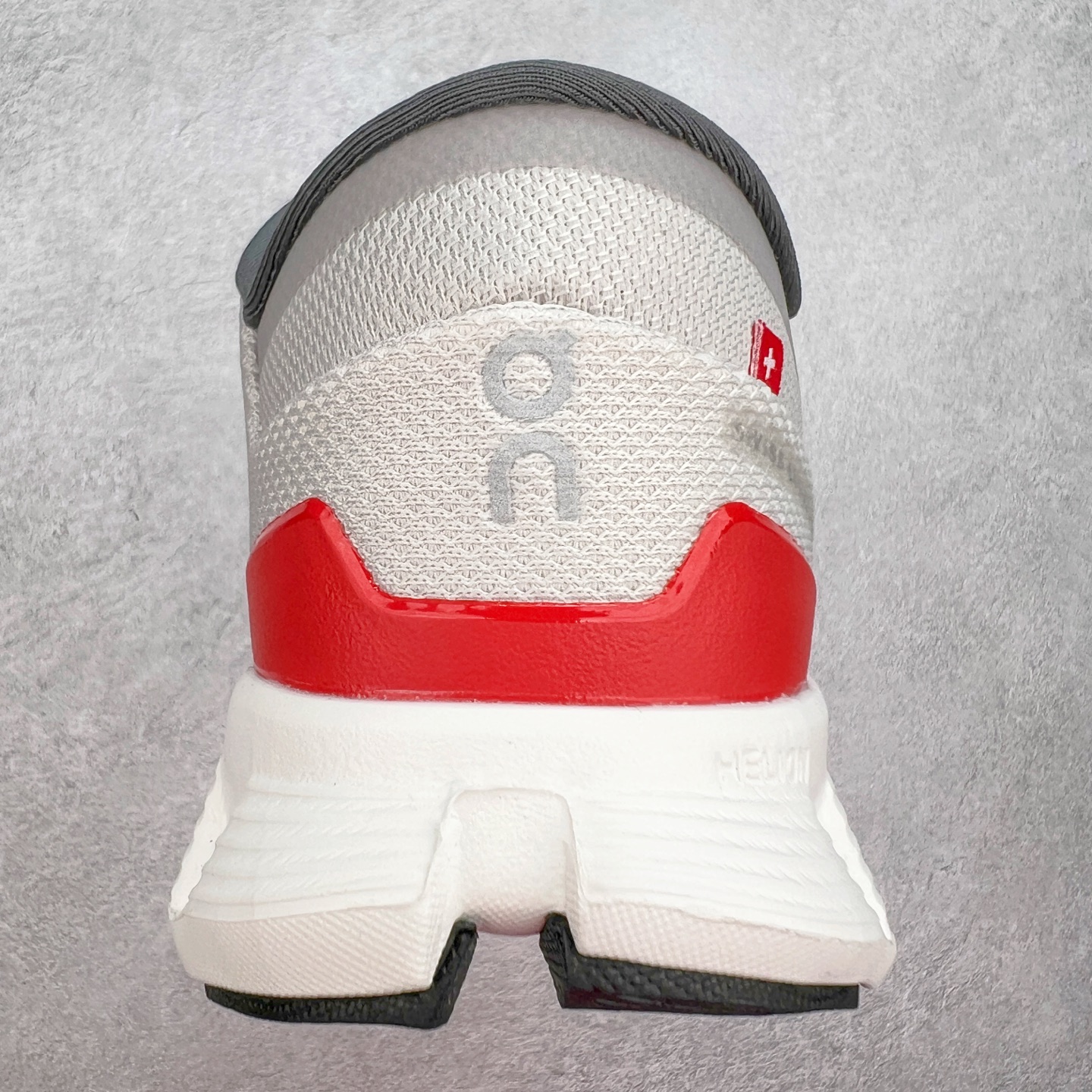 图片[8]-On Cloudsurfer Next 舒适百搭防滑耐磨低帮休闲跑步鞋 昂跑运动品牌 开创于2010年 缓震着陆、强效回弹、轻柔质感的设计构思始终是ON研制关键 与此同时基于“为全球提供革新性的跑步感受”信念 陆续推出了多款跑鞋及其以专业运动人体跑步工程学为设计关键的功能性跑步服饰设备 让跑者不费力气地畅快畅跑 尺码：36 36.5 37.5 38 38.5 39 40 40.5 41 42 42.5 43 44 44.5 45-选品中心