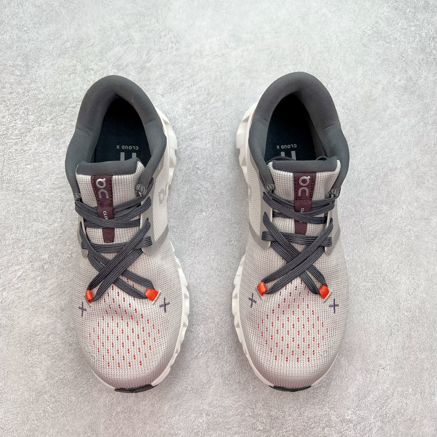 图片[2]-On Cloudsurfer Next 舒适百搭防滑耐磨低帮休闲跑步鞋 昂跑运动品牌 开创于2010年 缓震着陆、强效回弹、轻柔质感的设计构思始终是ON研制关键 与此同时基于“为全球提供革新性的跑步感受”信念 陆续推出了多款跑鞋及其以专业运动人体跑步工程学为设计关键的功能性跑步服饰设备 让跑者不费力气地畅快畅跑 尺码：36 36.5 37.5 38 38.5 39 40 40.5 41 42 42.5 43 44 44.5 45-选品中心