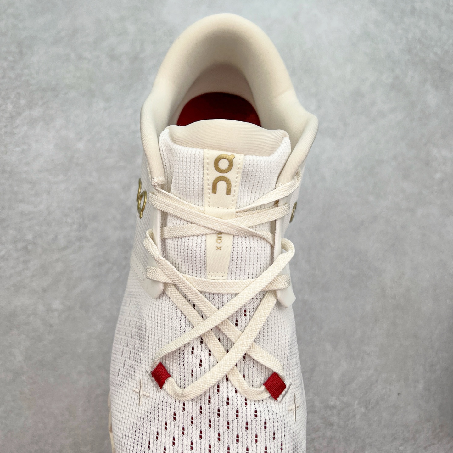 图片[5]-On Cloudsurfer Next 舒适百搭防滑耐磨低帮休闲跑步鞋 昂跑运动品牌 开创于2010年 缓震着陆、强效回弹、轻柔质感的设计构思始终是ON研制关键 与此同时基于“为全球提供革新性的跑步感受”信念 陆续推出了多款跑鞋及其以专业运动人体跑步工程学为设计关键的功能性跑步服饰设备 让跑者不费力气地畅快畅跑 尺码：36 36.5 37.5 38 38.5 39 40 40.5 41 42 42.5 43 44 44.5 45-选品中心