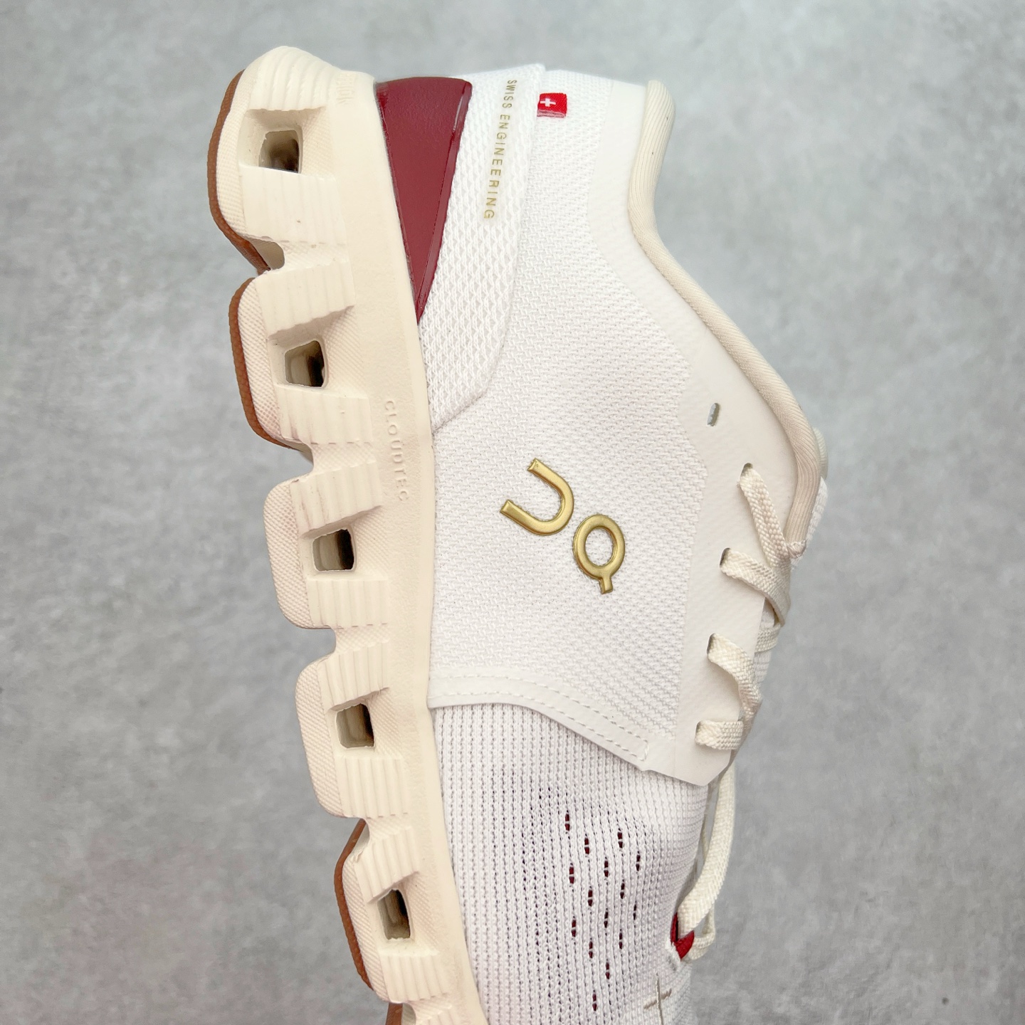 图片[6]-On Cloudsurfer Next 舒适百搭防滑耐磨低帮休闲跑步鞋 昂跑运动品牌 开创于2010年 缓震着陆、强效回弹、轻柔质感的设计构思始终是ON研制关键 与此同时基于“为全球提供革新性的跑步感受”信念 陆续推出了多款跑鞋及其以专业运动人体跑步工程学为设计关键的功能性跑步服饰设备 让跑者不费力气地畅快畅跑 尺码：36 36.5 37.5 38 38.5 39 40 40.5 41 42 42.5 43 44 44.5 45-选品中心