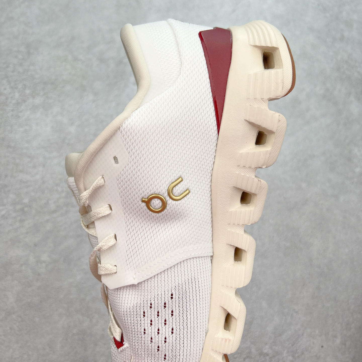 图片[7]-On Cloudsurfer Next 舒适百搭防滑耐磨低帮休闲跑步鞋 昂跑运动品牌 开创于2010年 缓震着陆、强效回弹、轻柔质感的设计构思始终是ON研制关键 与此同时基于“为全球提供革新性的跑步感受”信念 陆续推出了多款跑鞋及其以专业运动人体跑步工程学为设计关键的功能性跑步服饰设备 让跑者不费力气地畅快畅跑 尺码：36 36.5 37.5 38 38.5 39 40 40.5 41 42 42.5 43 44 44.5 45-选品中心