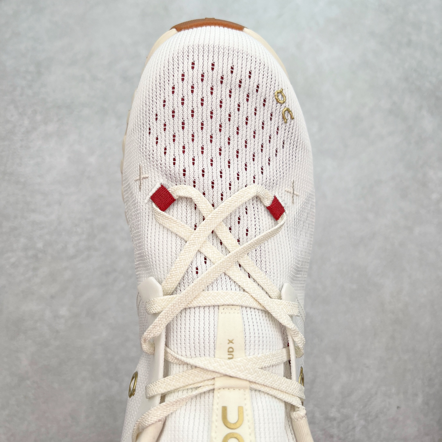 图片[4]-On Cloudsurfer Next 舒适百搭防滑耐磨低帮休闲跑步鞋 昂跑运动品牌 开创于2010年 缓震着陆、强效回弹、轻柔质感的设计构思始终是ON研制关键 与此同时基于“为全球提供革新性的跑步感受”信念 陆续推出了多款跑鞋及其以专业运动人体跑步工程学为设计关键的功能性跑步服饰设备 让跑者不费力气地畅快畅跑 尺码：36 36.5 37.5 38 38.5 39 40 40.5 41 42 42.5 43 44 44.5 45-选品中心