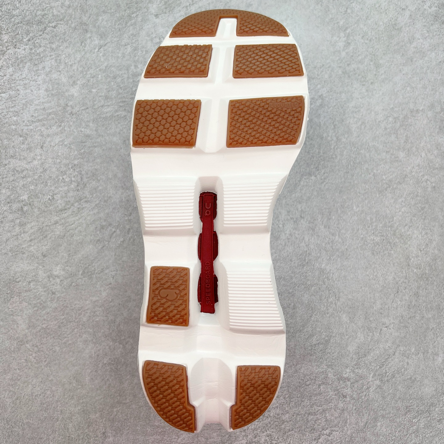 图片[9]-On Cloudsurfer Next 舒适百搭防滑耐磨低帮休闲跑步鞋 昂跑运动品牌 开创于2010年 缓震着陆、强效回弹、轻柔质感的设计构思始终是ON研制关键 与此同时基于“为全球提供革新性的跑步感受”信念 陆续推出了多款跑鞋及其以专业运动人体跑步工程学为设计关键的功能性跑步服饰设备 让跑者不费力气地畅快畅跑 尺码：36 36.5 37.5 38 38.5 39 40 40.5 41 42 42.5 43 44 44.5 45-选品中心