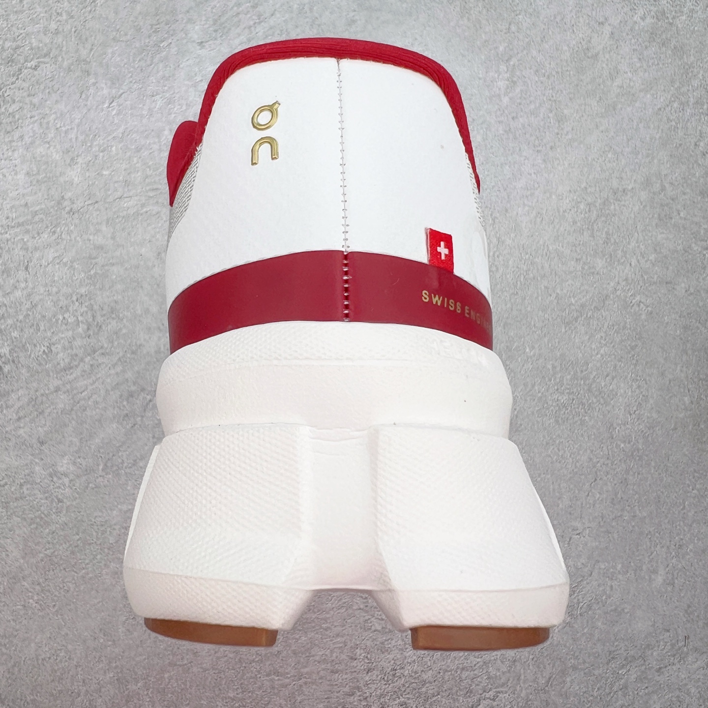 图片[8]-On Cloudsurfer Next 舒适百搭防滑耐磨低帮休闲跑步鞋 昂跑运动品牌 开创于2010年 缓震着陆、强效回弹、轻柔质感的设计构思始终是ON研制关键 与此同时基于“为全球提供革新性的跑步感受”信念 陆续推出了多款跑鞋及其以专业运动人体跑步工程学为设计关键的功能性跑步服饰设备 让跑者不费力气地畅快畅跑 尺码：36 36.5 37.5 38 38.5 39 40 40.5 41 42 42.5 43 44 44.5 45-选品中心