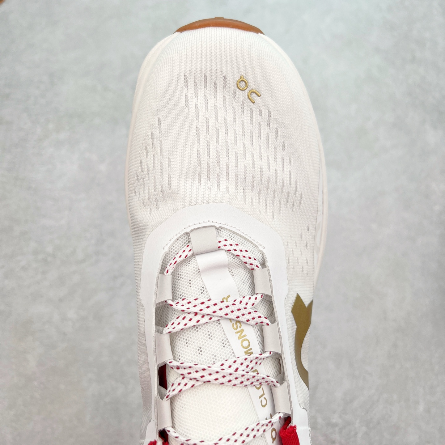 图片[4]-On Cloudsurfer Next 舒适百搭防滑耐磨低帮休闲跑步鞋 昂跑运动品牌 开创于2010年 缓震着陆、强效回弹、轻柔质感的设计构思始终是ON研制关键 与此同时基于“为全球提供革新性的跑步感受”信念 陆续推出了多款跑鞋及其以专业运动人体跑步工程学为设计关键的功能性跑步服饰设备 让跑者不费力气地畅快畅跑 尺码：36 36.5 37.5 38 38.5 39 40 40.5 41 42 42.5 43 44 44.5 45-选品中心