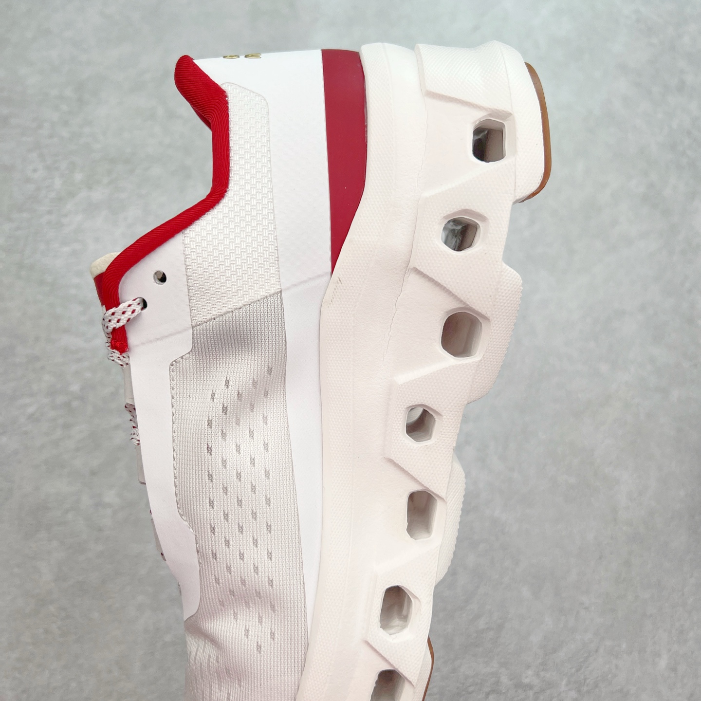 图片[7]-On Cloudsurfer Next 舒适百搭防滑耐磨低帮休闲跑步鞋 昂跑运动品牌 开创于2010年 缓震着陆、强效回弹、轻柔质感的设计构思始终是ON研制关键 与此同时基于“为全球提供革新性的跑步感受”信念 陆续推出了多款跑鞋及其以专业运动人体跑步工程学为设计关键的功能性跑步服饰设备 让跑者不费力气地畅快畅跑 尺码：36 36.5 37.5 38 38.5 39 40 40.5 41 42 42.5 43 44 44.5 45-选品中心