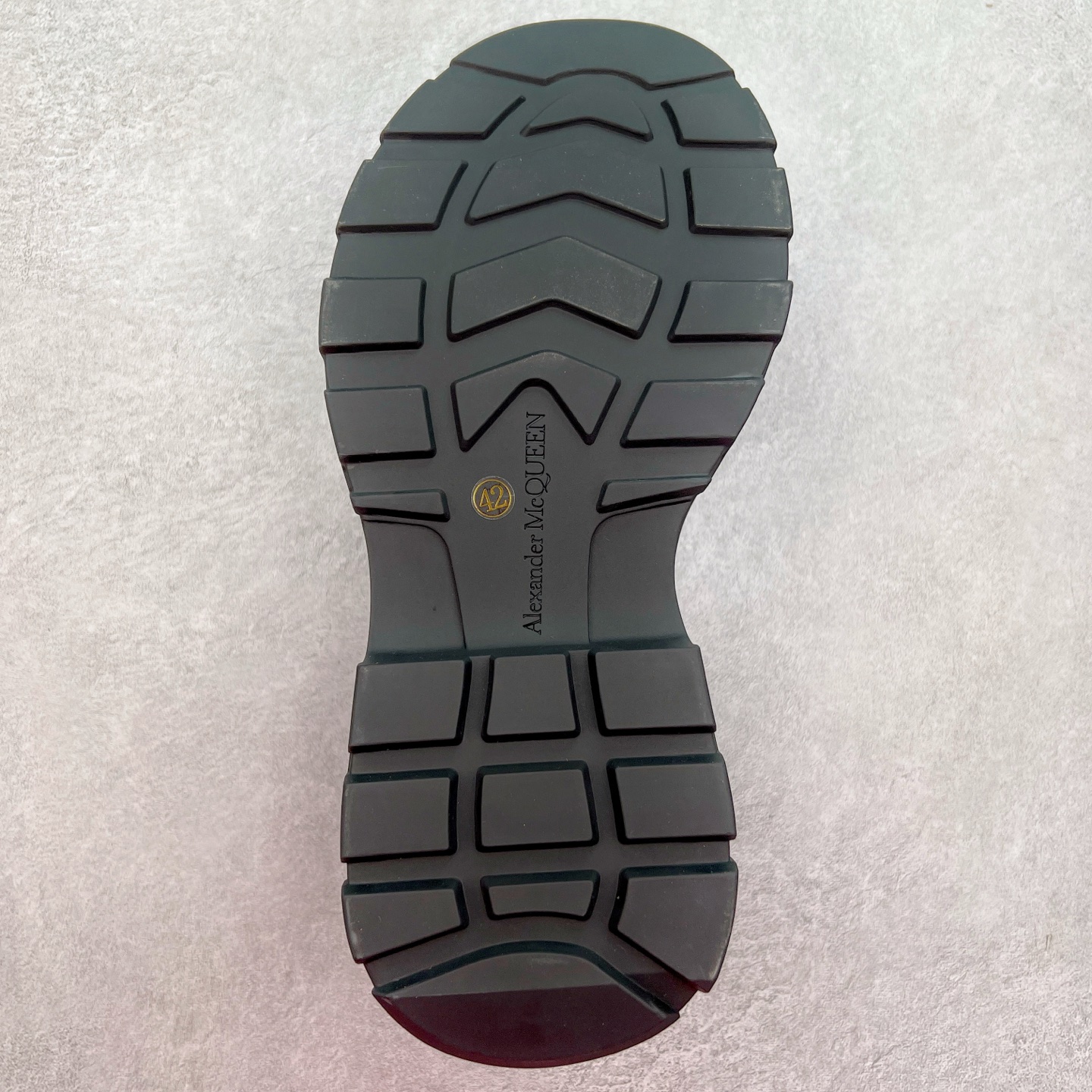 图片[9]-AlexanderMcQueen/亚历山大麦昆松糕鞋厚底增高帆布鞋 #官方同步发售 全市场最高版本 随意对比任何版本#鞋面定制原版军用级别帆布面料，面料不拉手、过水性强、很密实 种面料高稳定型比皮料还要贵，色泽温润。垫脚贴合高密度弹力乳胶鞋垫，脚感舒适弹性足。大底采用原版开模抽真空大底，质感、耐磨性更强。上脚立马增加5公分腿长，超级显腿瘦，鞋子的设计很好的拉长整个身材比例，秒变大长腿的视感，轻松驾驭各种服饰搭配。各路大咖明星频繁上脚款，一鞋难求，一定是你鞋柜必种草的一双鞋，想要大长腿的集美们必须入手。尺码：35 36 37 38 39 40 41 42 43 44-选品中心