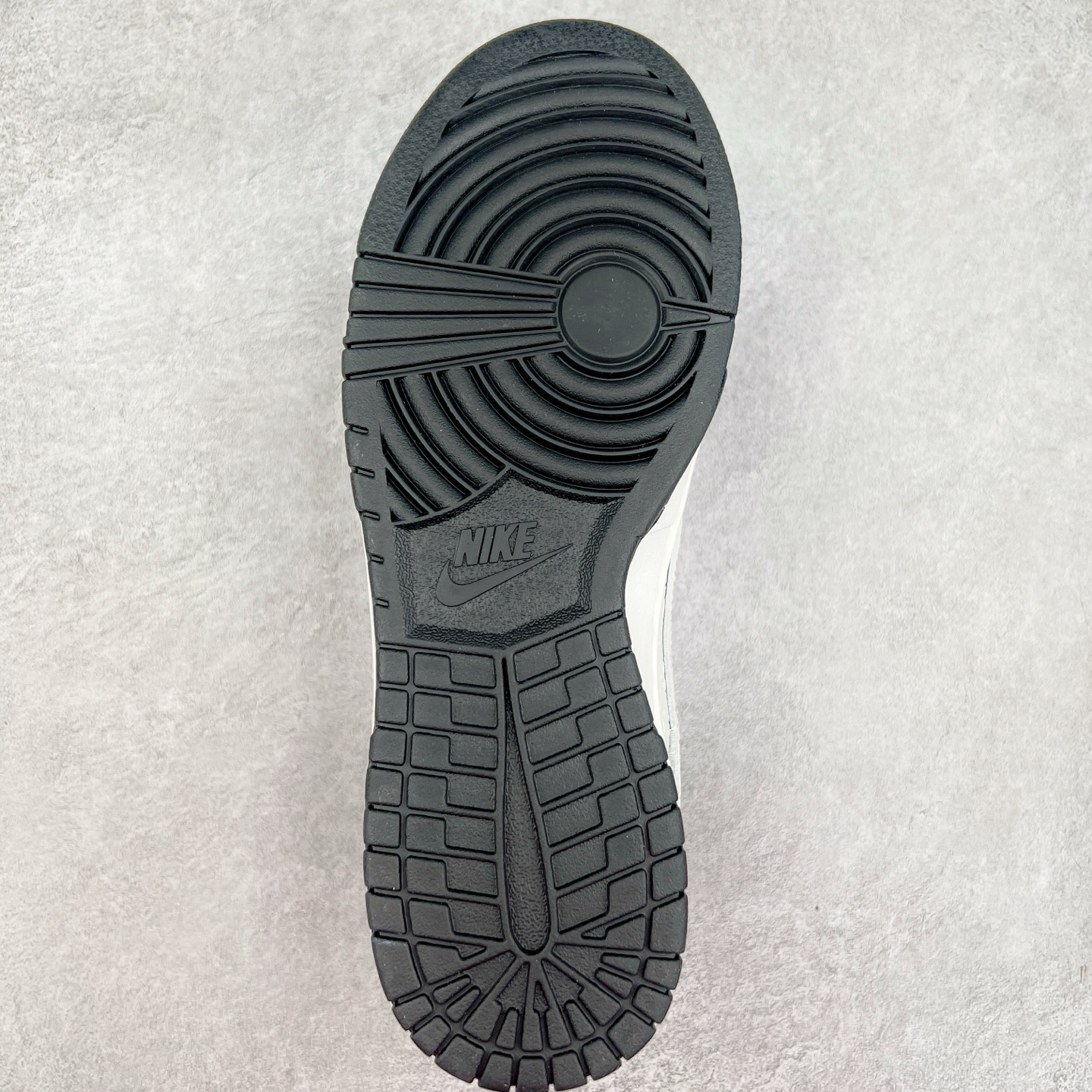 图片[9]-NK Dunk Low 定制配色 XX3168-145 大厂出品 极力推荐 原装头层材料 独家版型蒸餾加工帶來的是更好的视觉和脚感体验大厂纯原品质出货 清洁度 电绣工艺 皮料切割干净无任何毛边 细节完美 实拍调校N版已经零色差零失真 百分百还原实物色彩所见即所得 不存在货不对板色差等低级问题 选购参考实物拍摄 不混卖不参货 只用心做好货严格选品 承诺混一赔十 尺码：36 36.5 37.5 38 38.5 39 40 40.5 41 42 42.5 43 44 44.5 45-选品中心