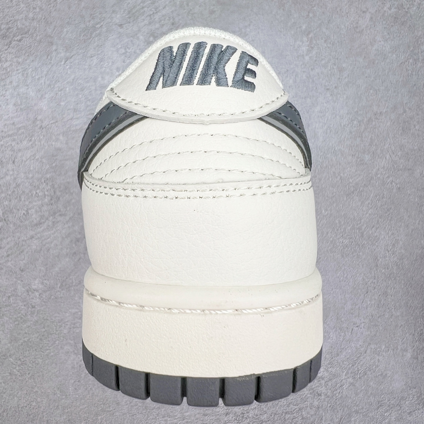 图片[8]-NK Dunk Low 定制配色 XX2026-679 大厂出品 极力推荐 原装头层材料 独家版型蒸餾加工帶來的是更好的视觉和脚感体验大厂纯原品质出货 清洁度 电绣工艺 皮料切割干净无任何毛边 细节完美 实拍调校N版已经零色差零失真 百分百还原实物色彩所见即所得 不存在货不对板色差等低级问题 选购参考实物拍摄 不混卖不参货 只用心做好货严格选品 承诺混一赔十 尺码：36 36.5 37.5 38 38.5 39 40 40.5 41 42 42.5 43 44 44.5 45-选品中心