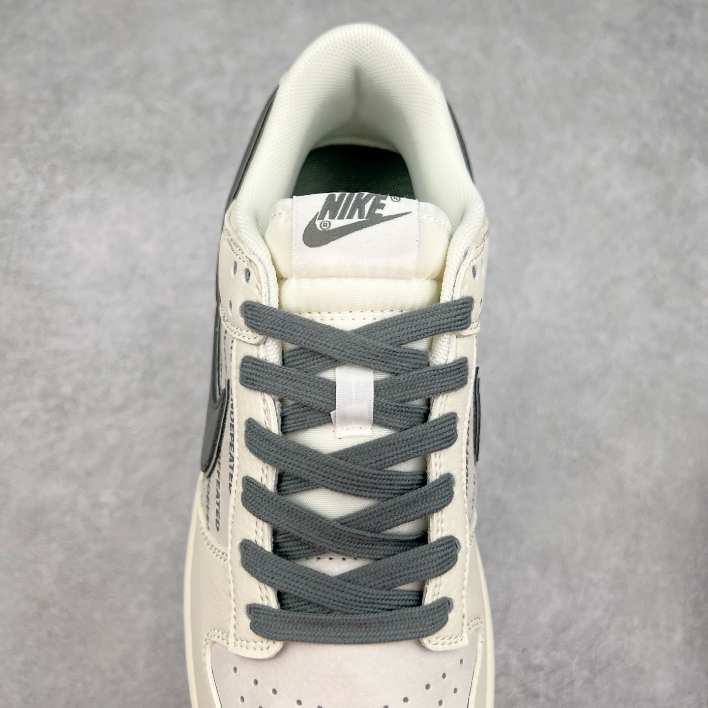 图片[5]-NK Dunk Low 定制配色 XX2026-679 大厂出品 极力推荐 原装头层材料 独家版型蒸餾加工帶來的是更好的视觉和脚感体验大厂纯原品质出货 清洁度 电绣工艺 皮料切割干净无任何毛边 细节完美 实拍调校N版已经零色差零失真 百分百还原实物色彩所见即所得 不存在货不对板色差等低级问题 选购参考实物拍摄 不混卖不参货 只用心做好货严格选品 承诺混一赔十 尺码：36 36.5 37.5 38 38.5 39 40 40.5 41 42 42.5 43 44 44.5 45-选品中心