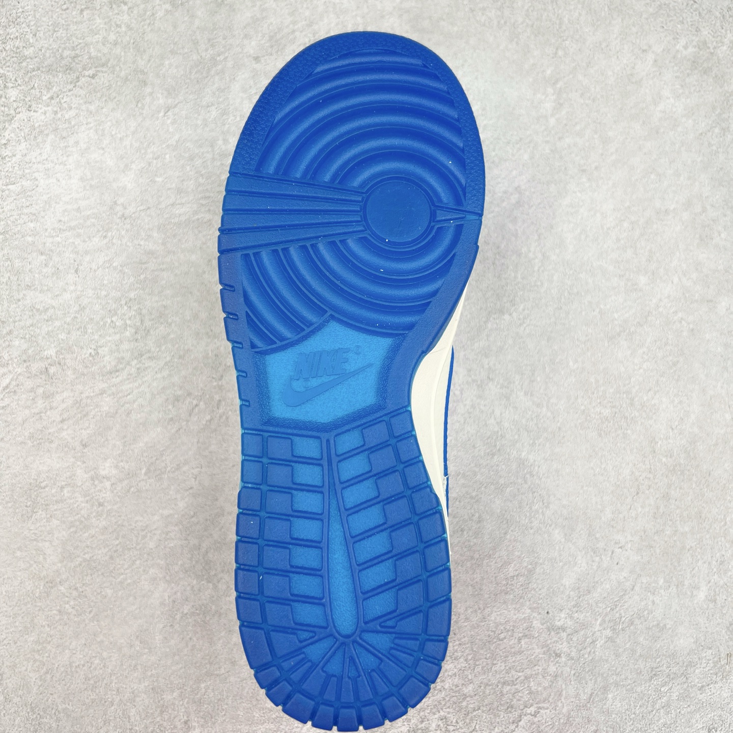 图片[9]-NK Dunk Low 定制配色 XB3802-350 大厂出品 极力推荐 原装头层材料 独家版型蒸餾加工帶來的是更好的视觉和脚感体验大厂纯原品质出货 清洁度 电绣工艺 皮料切割干净无任何毛边 细节完美 实拍调校N版已经零色差零失真 百分百还原实物色彩所见即所得 不存在货不对板色差等低级问题 选购参考实物拍摄 不混卖不参货 只用心做好货严格选品 承诺混一赔十 尺码：36 36.5 37.5 38 38.5 39 40 40.5 41 42 42.5 43 44 44.5 45-选品中心