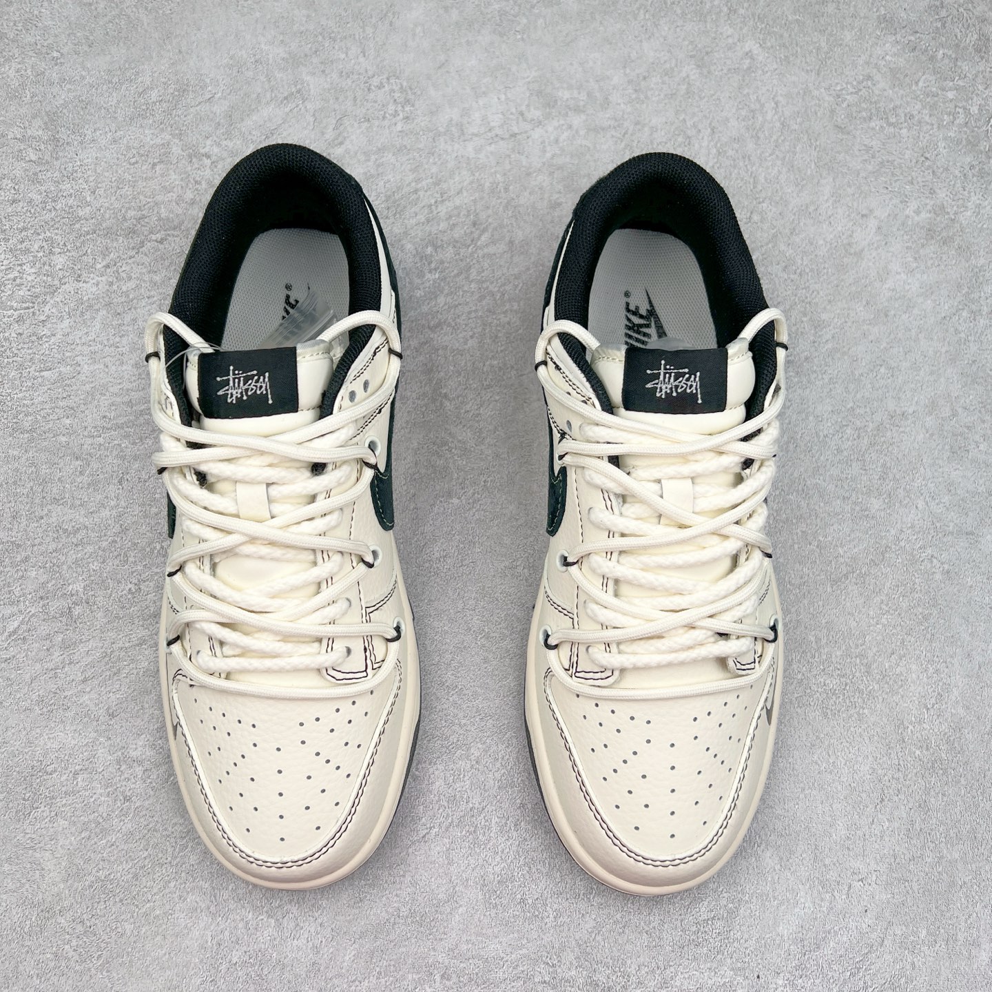 图片[2]-NK Dunk Low 定制配色 YX5066-277 大厂出品 极力推荐 原装头层材料 独家版型蒸餾加工帶來的是更好的视觉和脚感体验大厂纯原品质出货 清洁度 电绣工艺 皮料切割干净无任何毛边 细节完美 实拍调校N版已经零色差零失真 百分百还原实物色彩所见即所得 不存在货不对板色差等低级问题 选购参考实物拍摄 不混卖不参货 只用心做好货严格选品 承诺混一赔十 尺码：36 36.5 37.5 38 38.5 39 40 40.5 41 42 42.5 43 44 44.5 45-选品中心