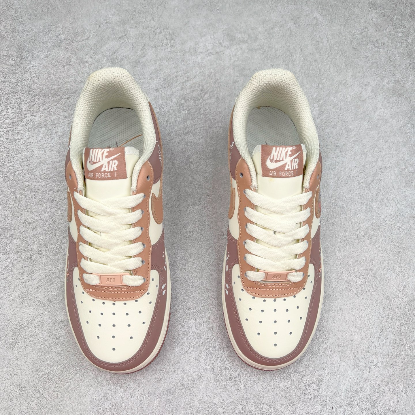 图片[2]-NK Air Force 1´07 Low 空军一号低帮百搭休闲运动板鞋 DB3301-551 柔软、弹性十足的缓震性能和出色的中底设计 横跨复古与现代的外型结合 造就出风靡全球 三十多年的Force 1 直到今天还深受青睐 实拍调校N版已经零色差零失真 百分百还原实物色彩所见即所得 不存在货不对板色差等低级问题 选购参考实物拍摄 不混卖不参货 只用心做好货严格选品 承诺混一赔十 尺码：36 36.5 37.5 38 38.5 39 40 40.5 41 42 42.5 43 44 44.5 45-选品中心