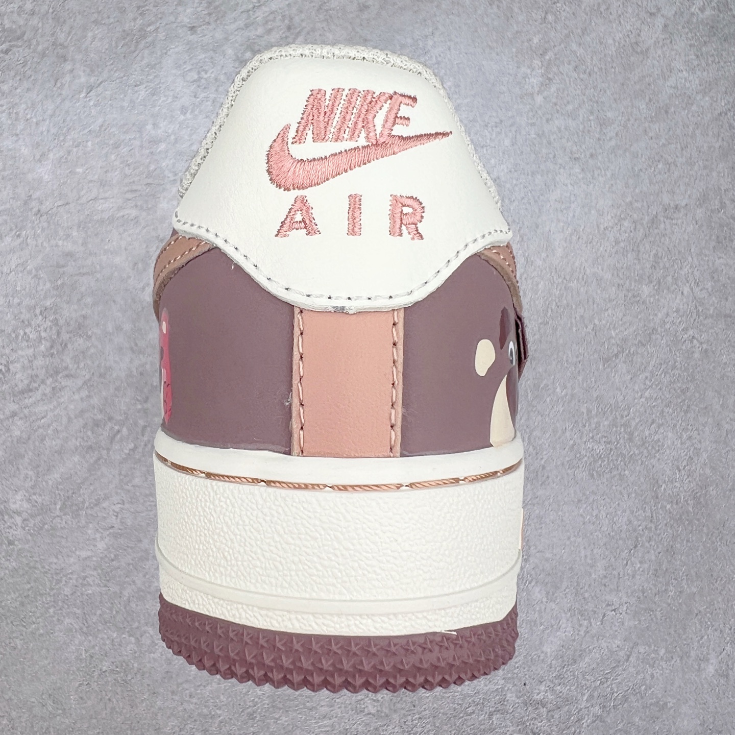 图片[8]-NK Air Force 1´07 Low 空军一号低帮百搭休闲运动板鞋 DB3301-551 柔软、弹性十足的缓震性能和出色的中底设计 横跨复古与现代的外型结合 造就出风靡全球 三十多年的Force 1 直到今天还深受青睐 实拍调校N版已经零色差零失真 百分百还原实物色彩所见即所得 不存在货不对板色差等低级问题 选购参考实物拍摄 不混卖不参货 只用心做好货严格选品 承诺混一赔十 尺码：36 36.5 37.5 38 38.5 39 40 40.5 41 42 42.5 43 44 44.5 45-选品中心