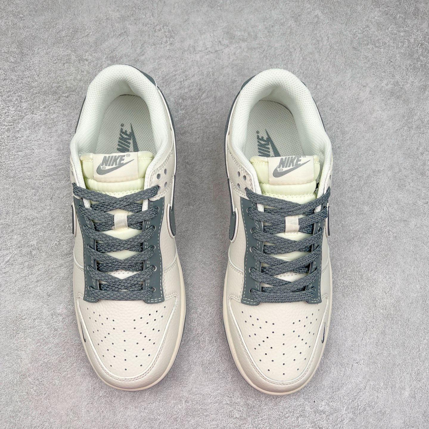 图片[2]-NK Dunk Low 定制配色 BB9866-007 大厂出品 极力推荐 原装头层材料 独家版型蒸餾加工帶來的是更好的视觉和脚感体验大厂纯原品质出货 清洁度 电绣工艺 皮料切割干净无任何毛边 细节完美 实拍调校N版已经零色差零失真 百分百还原实物色彩所见即所得 不存在货不对板色差等低级问题 选购参考实物拍摄 不混卖不参货 只用心做好货严格选品 承诺混一赔十 尺码：36 36.5 37.5 38 38.5 39 40 40.5 41 42 42.5 43 44 44.5 45-选品中心