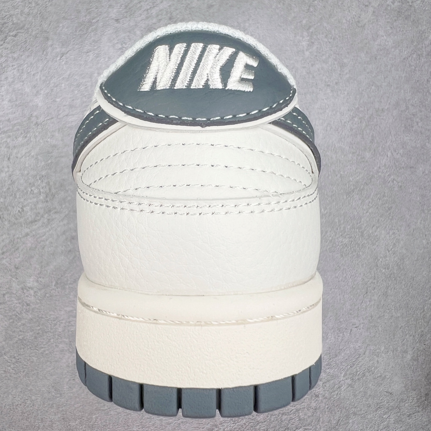 图片[8]-NK Dunk Low 定制配色 BB9866-007 大厂出品 极力推荐 原装头层材料 独家版型蒸餾加工帶來的是更好的视觉和脚感体验大厂纯原品质出货 清洁度 电绣工艺 皮料切割干净无任何毛边 细节完美 实拍调校N版已经零色差零失真 百分百还原实物色彩所见即所得 不存在货不对板色差等低级问题 选购参考实物拍摄 不混卖不参货 只用心做好货严格选品 承诺混一赔十 尺码：36 36.5 37.5 38 38.5 39 40 40.5 41 42 42.5 43 44 44.5 45-选品中心