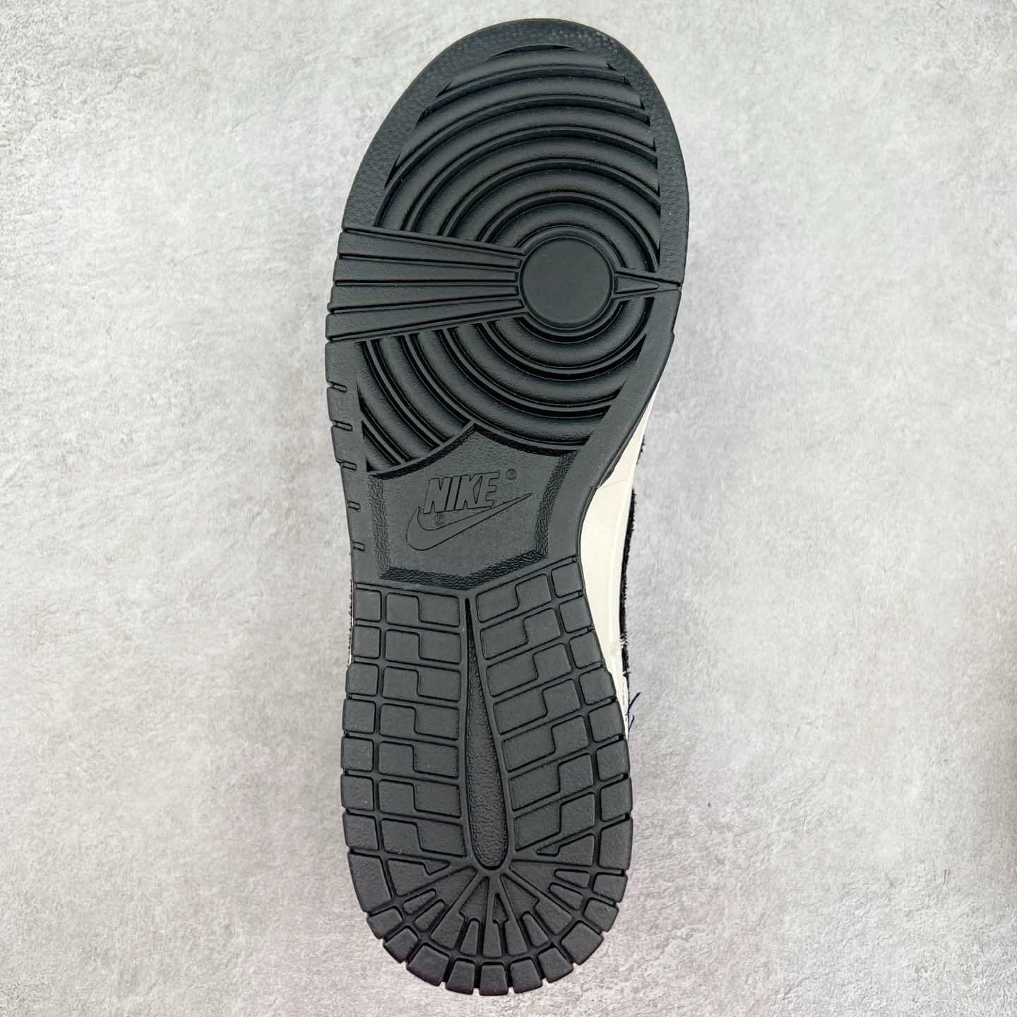 图片[9]-NK Dunk Low 定制配色 ZH2598-270 大厂出品 极力推荐 原装头层材料 独家版型蒸餾加工帶來的是更好的视觉和脚感体验大厂纯原品质出货 清洁度 电绣工艺 皮料切割干净无任何毛边 细节完美 实拍调校N版已经零色差零失真 百分百还原实物色彩所见即所得 不存在货不对板色差等低级问题 选购参考实物拍摄 不混卖不参货 只用心做好货严格选品 承诺混一赔十 尺码：36 36.5 37.5 38 38.5 39 40 40.5 41 42 42.5 43 44 44.5 45-选品中心