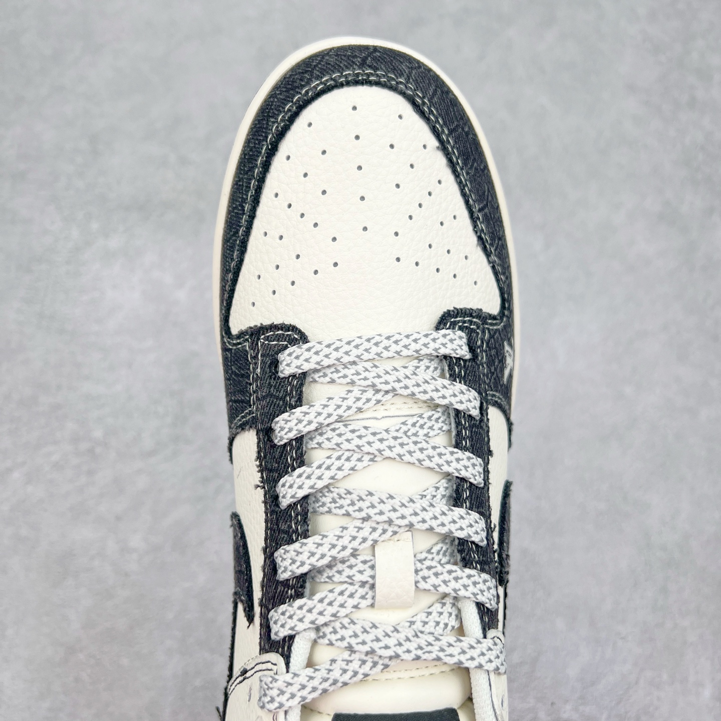 图片[4]-NK Dunk Low 定制配色 ZH2598-270 大厂出品 极力推荐 原装头层材料 独家版型蒸餾加工帶來的是更好的视觉和脚感体验大厂纯原品质出货 清洁度 电绣工艺 皮料切割干净无任何毛边 细节完美 实拍调校N版已经零色差零失真 百分百还原实物色彩所见即所得 不存在货不对板色差等低级问题 选购参考实物拍摄 不混卖不参货 只用心做好货严格选品 承诺混一赔十 尺码：36 36.5 37.5 38 38.5 39 40 40.5 41 42 42.5 43 44 44.5 45-选品中心