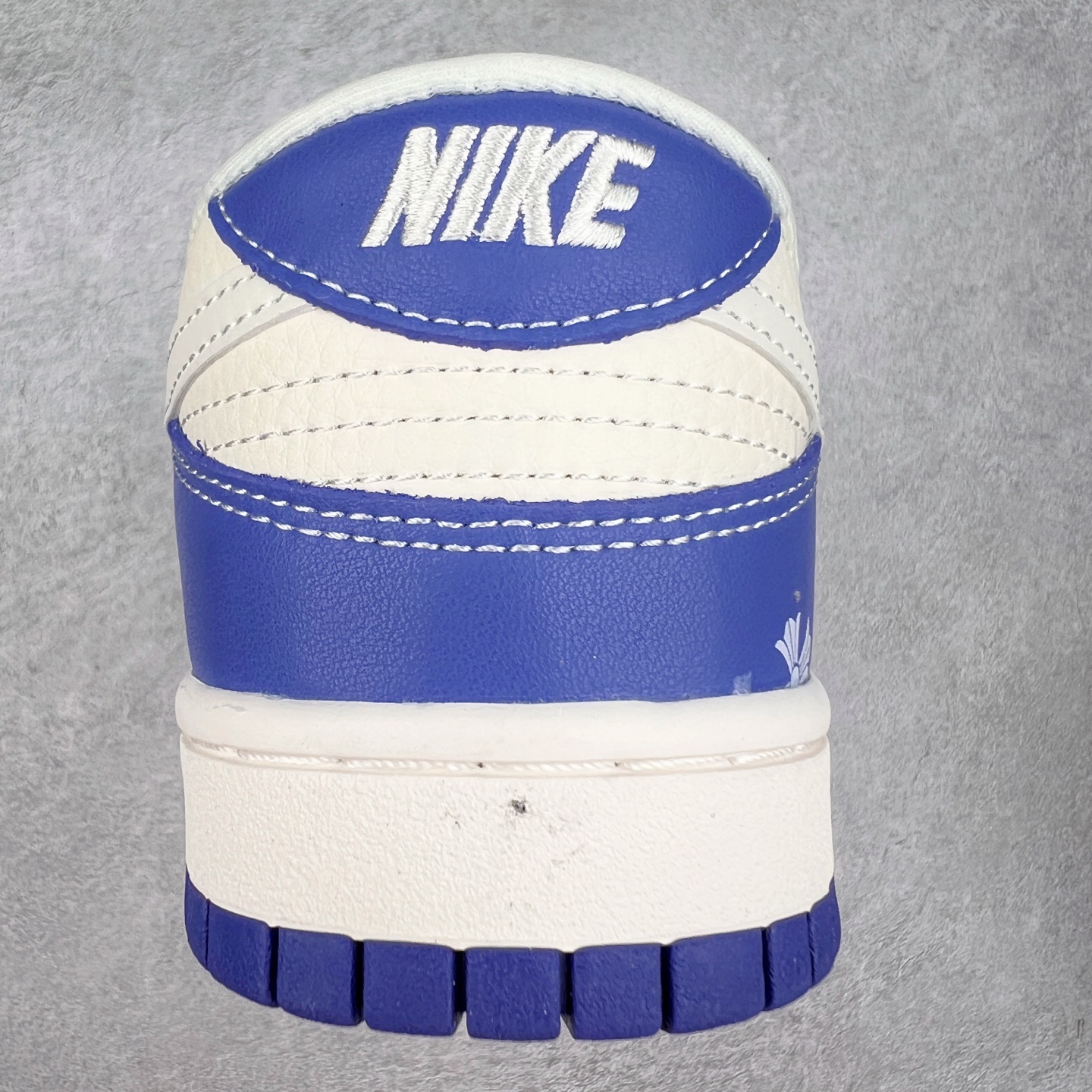 图片[8]-NK Dunk Low 定制配色 KK1333-038 大厂出品 极力推荐 原装头层材料 独家版型蒸餾加工帶來的是更好的视觉和脚感体验大厂纯原品质出货 清洁度 电绣工艺 皮料切割干净无任何毛边 细节完美 实拍调校N版已经零色差零失真 百分百还原实物色彩所见即所得 不存在货不对板色差等低级问题 选购参考实物拍摄 不混卖不参货 只用心做好货严格选品 承诺混一赔十 尺码：36 36.5 37.5 38 38.5 39 40 40.5 41 42 42.5 43 44 44.5 45-选品中心