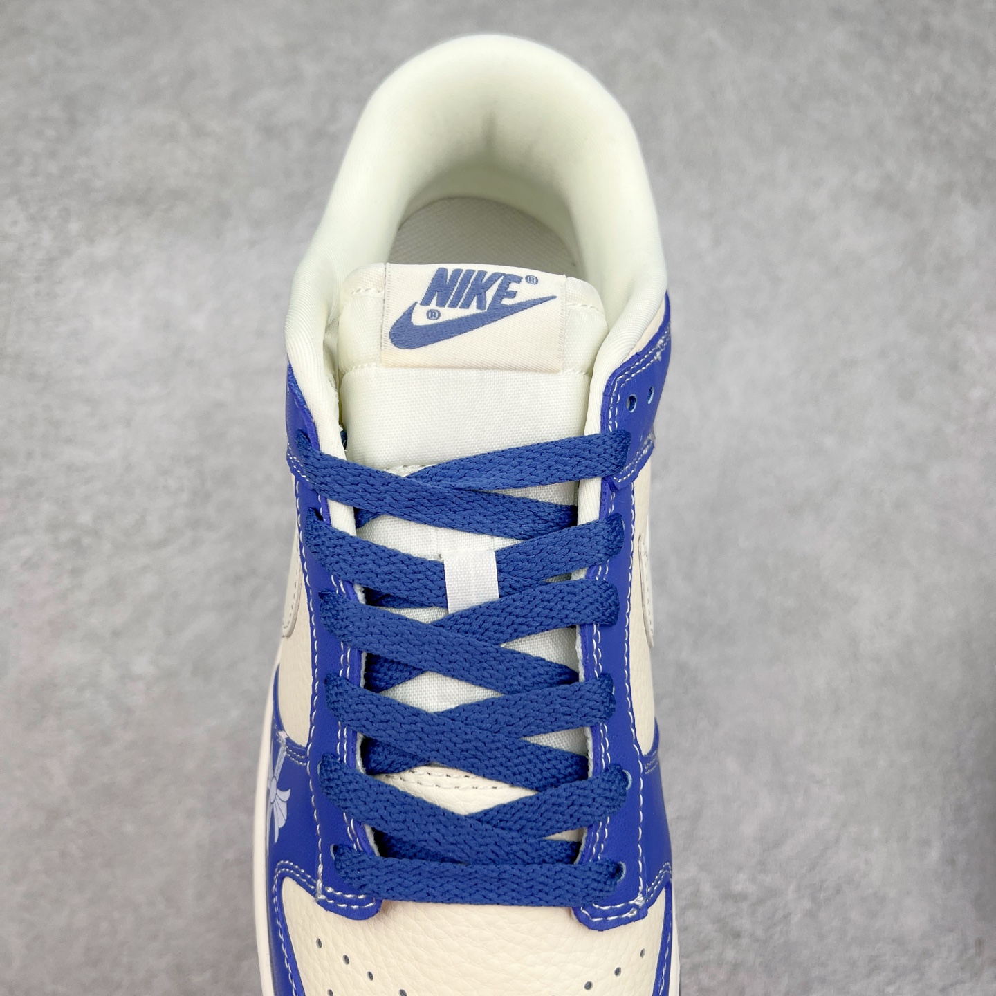 图片[5]-NK Dunk Low 定制配色 KK1333-038 大厂出品 极力推荐 原装头层材料 独家版型蒸餾加工帶來的是更好的视觉和脚感体验大厂纯原品质出货 清洁度 电绣工艺 皮料切割干净无任何毛边 细节完美 实拍调校N版已经零色差零失真 百分百还原实物色彩所见即所得 不存在货不对板色差等低级问题 选购参考实物拍摄 不混卖不参货 只用心做好货严格选品 承诺混一赔十 尺码：36 36.5 37.5 38 38.5 39 40 40.5 41 42 42.5 43 44 44.5 45-选品中心