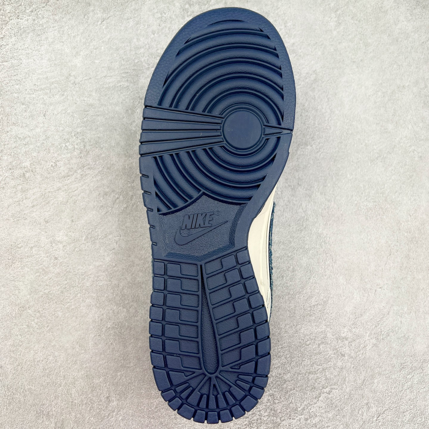 图片[9]-NK Dunk Low 定制配色 XX3168-142 大厂出品 极力推荐 原装头层材料 独家版型蒸餾加工帶來的是更好的视觉和脚感体验大厂纯原品质出货 清洁度 电绣工艺 皮料切割干净无任何毛边 细节完美 实拍调校N版已经零色差零失真 百分百还原实物色彩所见即所得 不存在货不对板色差等低级问题 选购参考实物拍摄 不混卖不参货 只用心做好货严格选品 承诺混一赔十 尺码：36 36.5 37.5 38 38.5 39 40 40.5 41 42 42.5 43 44 44.5 45-选品中心