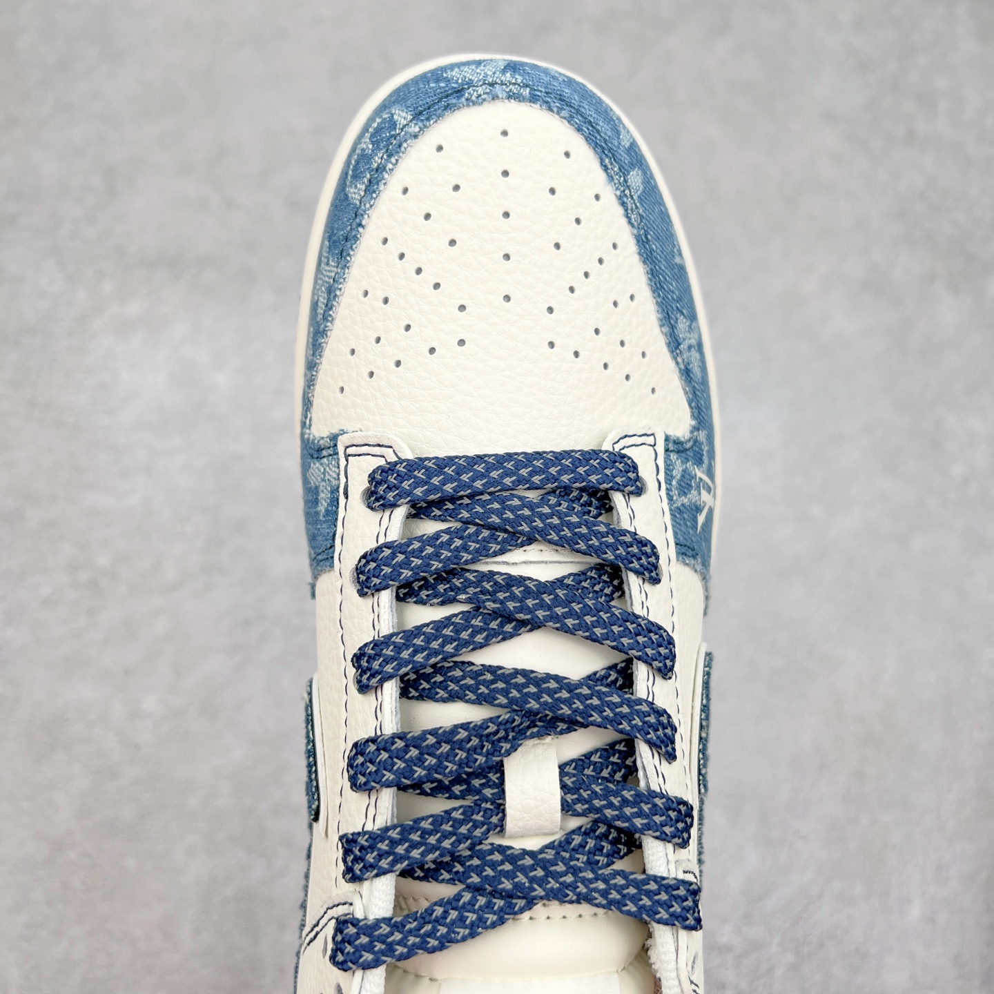 图片[4]-NK Dunk Low 定制配色 XX3168-142 大厂出品 极力推荐 原装头层材料 独家版型蒸餾加工帶來的是更好的视觉和脚感体验大厂纯原品质出货 清洁度 电绣工艺 皮料切割干净无任何毛边 细节完美 实拍调校N版已经零色差零失真 百分百还原实物色彩所见即所得 不存在货不对板色差等低级问题 选购参考实物拍摄 不混卖不参货 只用心做好货严格选品 承诺混一赔十 尺码：36 36.5 37.5 38 38.5 39 40 40.5 41 42 42.5 43 44 44.5 45-选品中心