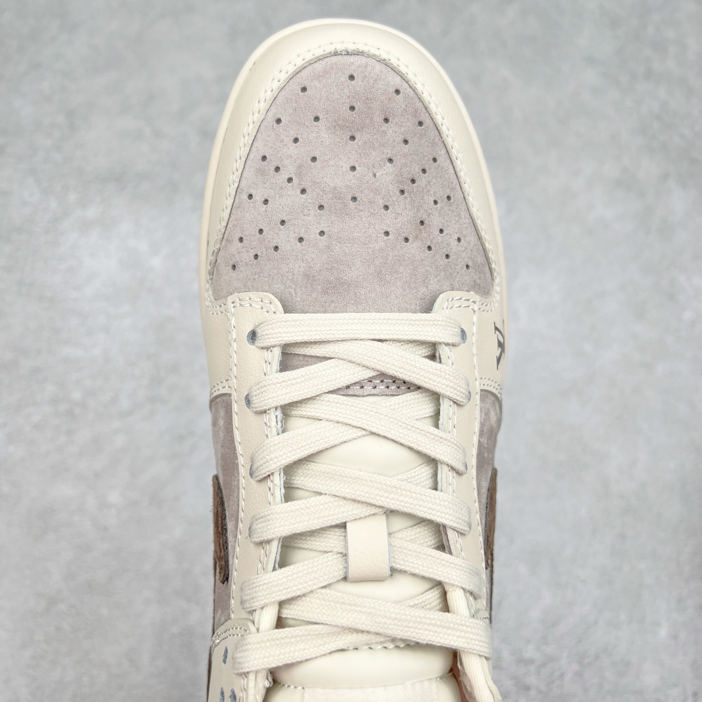 图片[4]-NK Dunk Low 定制配色 YX5066-295 大厂出品 极力推荐 原装头层材料 独家版型蒸餾加工帶來的是更好的视觉和脚感体验大厂纯原品质出货 清洁度 电绣工艺 皮料切割干净无任何毛边 细节完美 实拍调校N版已经零色差零失真 百分百还原实物色彩所见即所得 不存在货不对板色差等低级问题 选购参考实物拍摄 不混卖不参货 只用心做好货严格选品 承诺混一赔十 尺码：36 36.5 37.5 38 38.5 39 40 40.5 41 42 42.5 43 44 44.5 45-选品中心