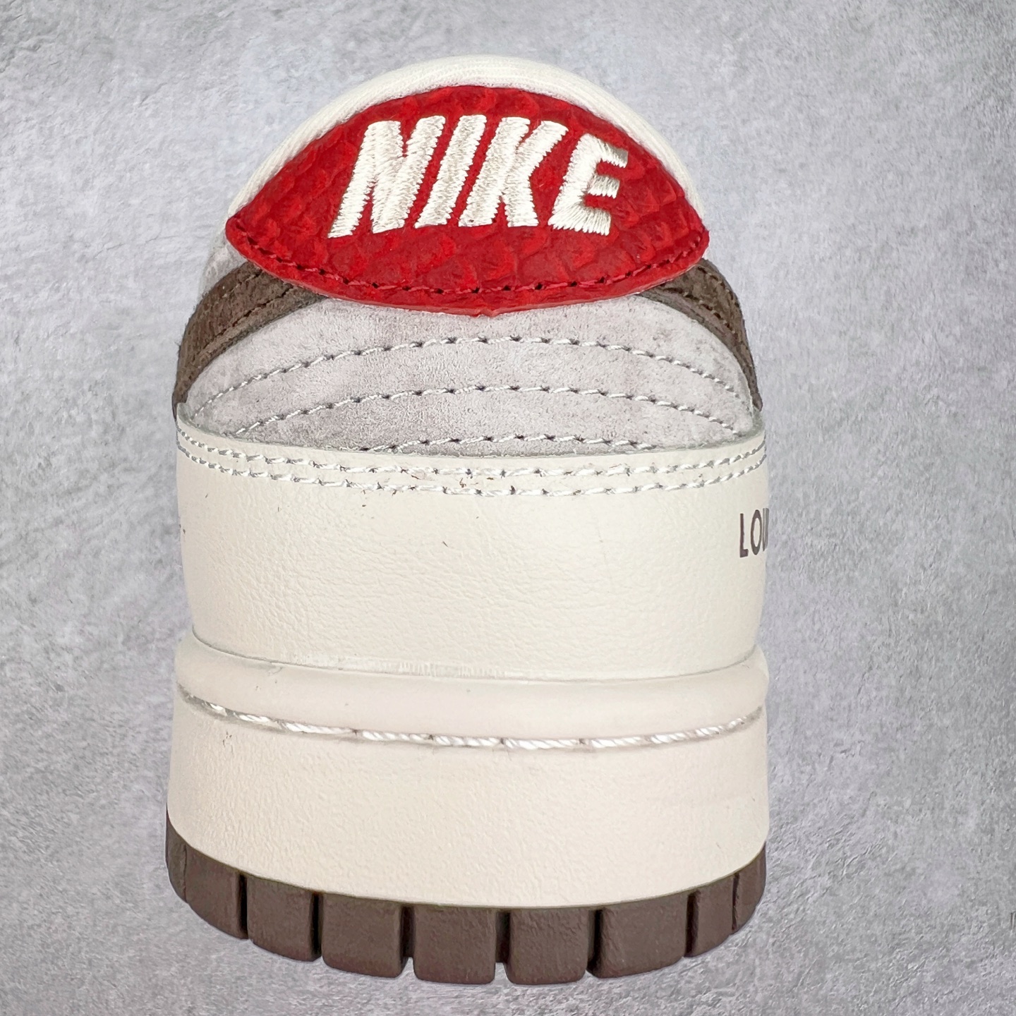 图片[8]-NK Dunk Low 定制配色 YX5066-295 大厂出品 极力推荐 原装头层材料 独家版型蒸餾加工帶來的是更好的视觉和脚感体验大厂纯原品质出货 清洁度 电绣工艺 皮料切割干净无任何毛边 细节完美 实拍调校N版已经零色差零失真 百分百还原实物色彩所见即所得 不存在货不对板色差等低级问题 选购参考实物拍摄 不混卖不参货 只用心做好货严格选品 承诺混一赔十 尺码：36 36.5 37.5 38 38.5 39 40 40.5 41 42 42.5 43 44 44.5 45-选品中心