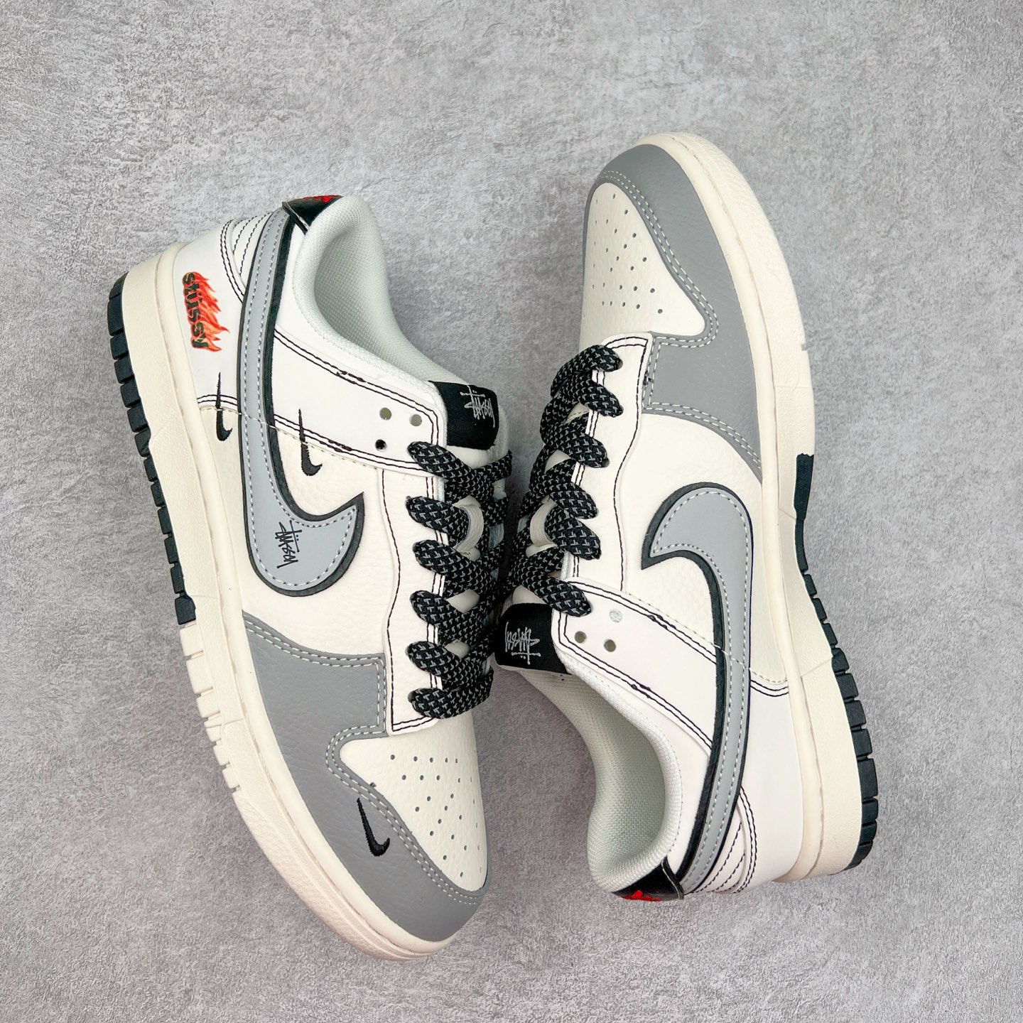 图片[3]-NK Dunk Low 定制配色 ZH2598-227 大厂出品 极力推荐 原装头层材料 独家版型蒸餾加工帶來的是更好的视觉和脚感体验大厂纯原品质出货 清洁度 电绣工艺 皮料切割干净无任何毛边 细节完美 实拍调校N版已经零色差零失真 百分百还原实物色彩所见即所得 不存在货不对板色差等低级问题 选购参考实物拍摄 不混卖不参货 只用心做好货严格选品 承诺混一赔十 尺码：36 36.5 37.5 38 38.5 39 40 40.5 41 42 42.5 43 44 44.5 45-选品中心