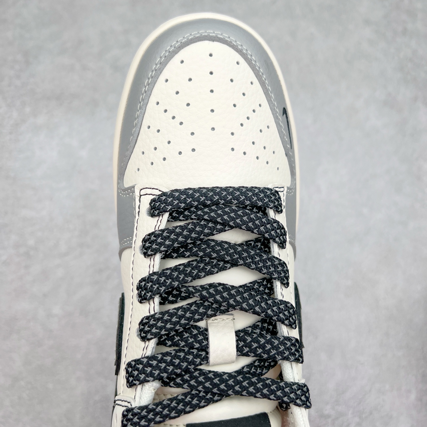 图片[4]-NK Dunk Low 定制配色 ZH2598-227 大厂出品 极力推荐 原装头层材料 独家版型蒸餾加工帶來的是更好的视觉和脚感体验大厂纯原品质出货 清洁度 电绣工艺 皮料切割干净无任何毛边 细节完美 实拍调校N版已经零色差零失真 百分百还原实物色彩所见即所得 不存在货不对板色差等低级问题 选购参考实物拍摄 不混卖不参货 只用心做好货严格选品 承诺混一赔十 尺码：36 36.5 37.5 38 38.5 39 40 40.5 41 42 42.5 43 44 44.5 45-选品中心