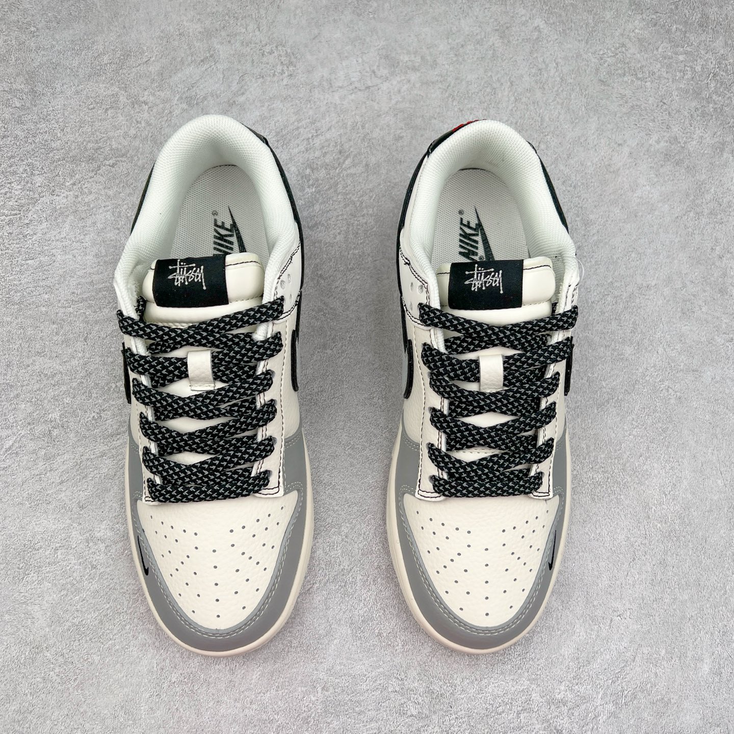 图片[2]-NK Dunk Low 定制配色 ZH2598-227 大厂出品 极力推荐 原装头层材料 独家版型蒸餾加工帶來的是更好的视觉和脚感体验大厂纯原品质出货 清洁度 电绣工艺 皮料切割干净无任何毛边 细节完美 实拍调校N版已经零色差零失真 百分百还原实物色彩所见即所得 不存在货不对板色差等低级问题 选购参考实物拍摄 不混卖不参货 只用心做好货严格选品 承诺混一赔十 尺码：36 36.5 37.5 38 38.5 39 40 40.5 41 42 42.5 43 44 44.5 45-选品中心