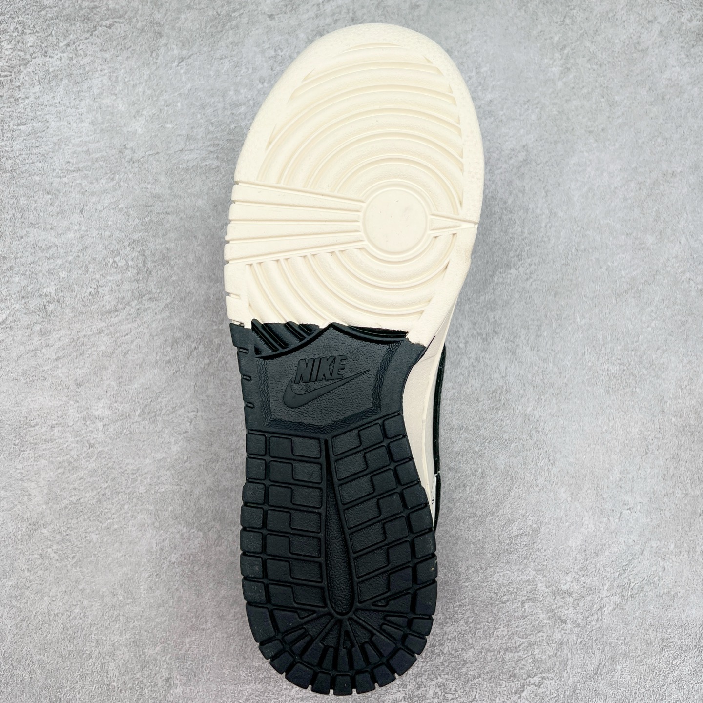 图片[9]-NK Dunk Low 定制配色 ZH2598-227 大厂出品 极力推荐 原装头层材料 独家版型蒸餾加工帶來的是更好的视觉和脚感体验大厂纯原品质出货 清洁度 电绣工艺 皮料切割干净无任何毛边 细节完美 实拍调校N版已经零色差零失真 百分百还原实物色彩所见即所得 不存在货不对板色差等低级问题 选购参考实物拍摄 不混卖不参货 只用心做好货严格选品 承诺混一赔十 尺码：36 36.5 37.5 38 38.5 39 40 40.5 41 42 42.5 43 44 44.5 45-选品中心