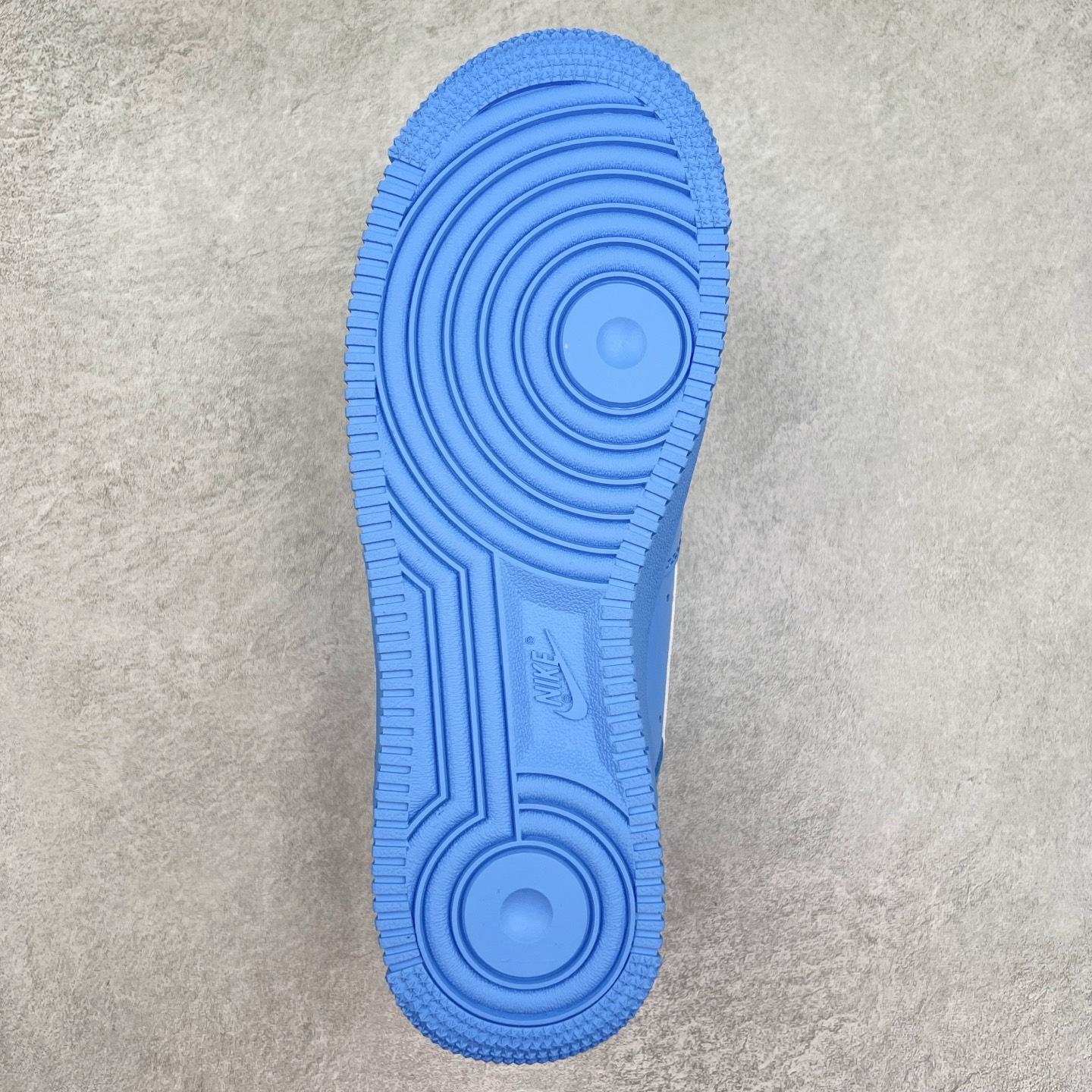 图片[9]-NK Air Force 1´07 Low 空军一号低帮百搭休闲运动板鞋 ZH0316-070 柔软、弹性十足的缓震性能和出色的中底设计 横跨复古与现代的外型结合 造就出风靡全球 三十多年的Force 1 直到今天还深受青睐 实拍调校N版已经零色差零失真 百分百还原实物色彩所见即所得 不存在货不对板色差等低级问题 选购参考实物拍摄 不混卖不参货 只用心做好货严格选品 承诺混一赔十 尺码：36 36.5 37.5 38 38.5 39 40 40.5 41 42 42.5 43 44 44.5 45-选品中心