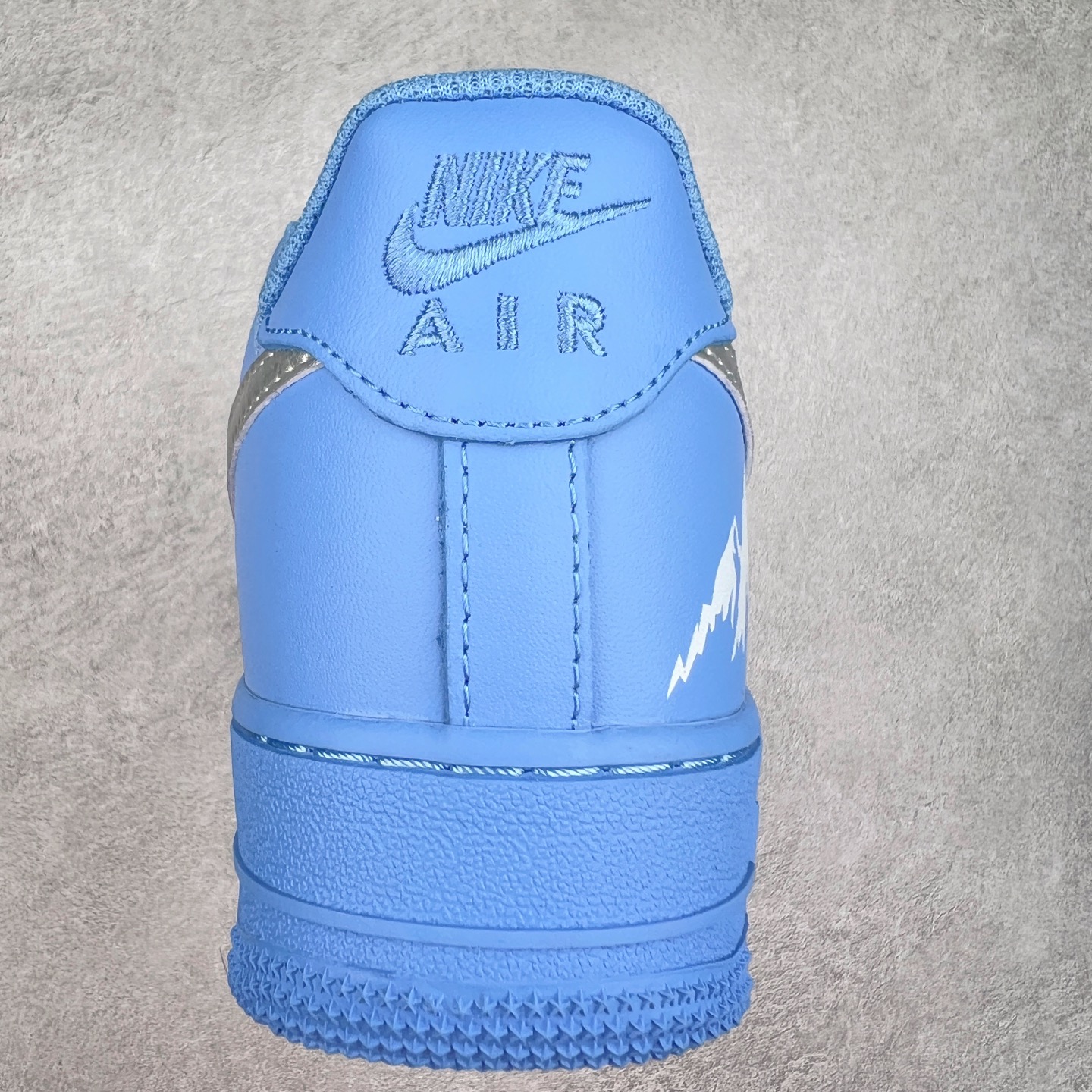 图片[8]-NK Air Force 1´07 Low 空军一号低帮百搭休闲运动板鞋 ZH0316-070 柔软、弹性十足的缓震性能和出色的中底设计 横跨复古与现代的外型结合 造就出风靡全球 三十多年的Force 1 直到今天还深受青睐 实拍调校N版已经零色差零失真 百分百还原实物色彩所见即所得 不存在货不对板色差等低级问题 选购参考实物拍摄 不混卖不参货 只用心做好货严格选品 承诺混一赔十 尺码：36 36.5 37.5 38 38.5 39 40 40.5 41 42 42.5 43 44 44.5 45-选品中心