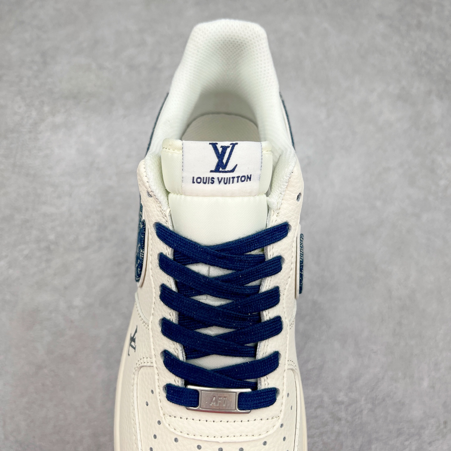 图片[5]-NK Air Force 1´07 Low 空军一号低帮百搭休闲运动板鞋 XX3168-128 柔软、弹性十足的缓震性能和出色的中底设计 横跨复古与现代的外型结合 造就出风靡全球 三十多年的Force 1 直到今天还深受青睐 实拍调校N版已经零色差零失真 百分百还原实物色彩所见即所得 不存在货不对板色差等低级问题 选购参考实物拍摄 不混卖不参货 只用心做好货严格选品 承诺混一赔十 尺码：36 36.5 37.5 38 38.5 39 40 40.5 41 42 42.5 43 44 44.5 45-选品中心